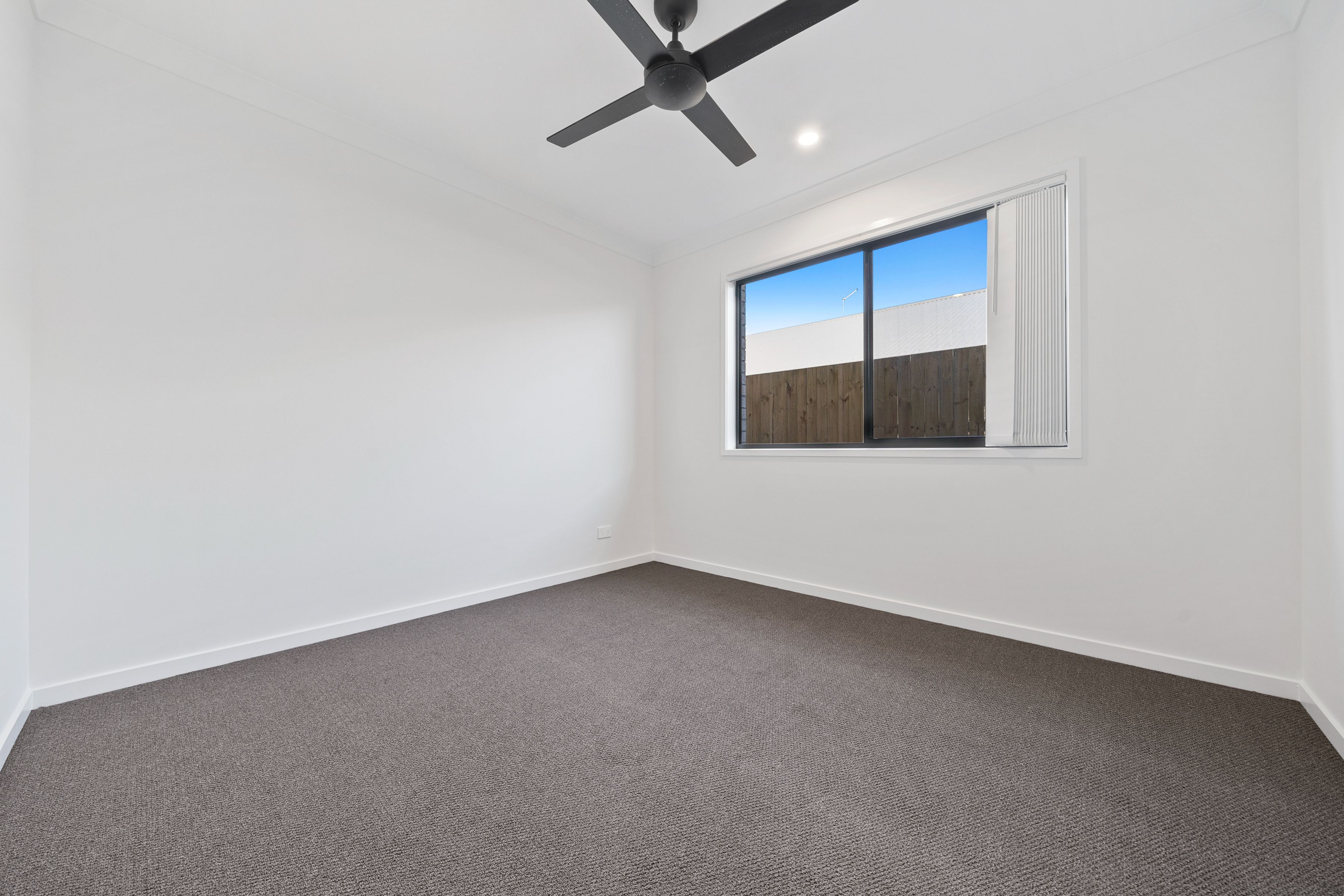32 Springbrook Street — photo 4 of 9