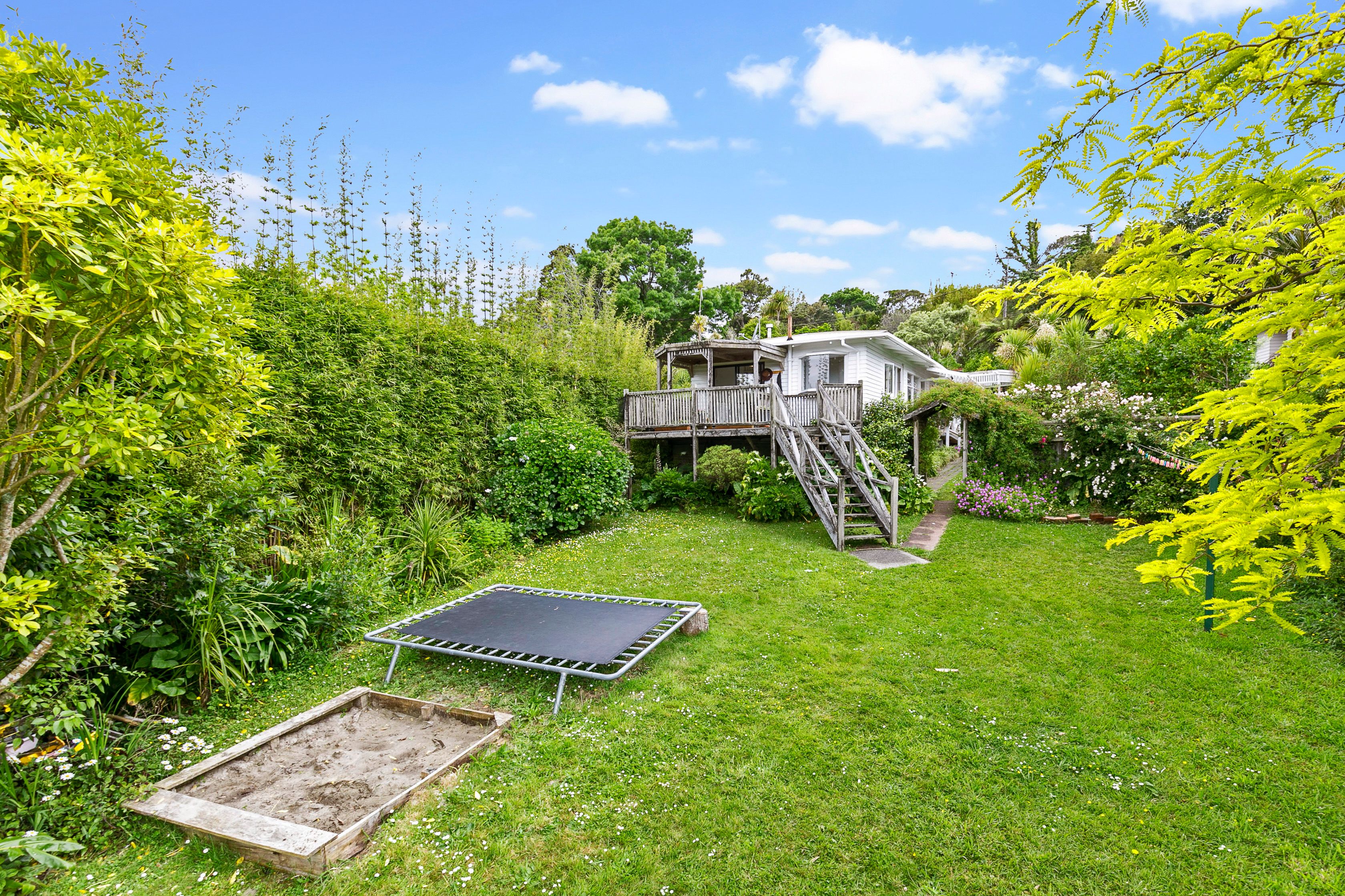 18 Warwick Avenue, Titirangi, Waitakere City