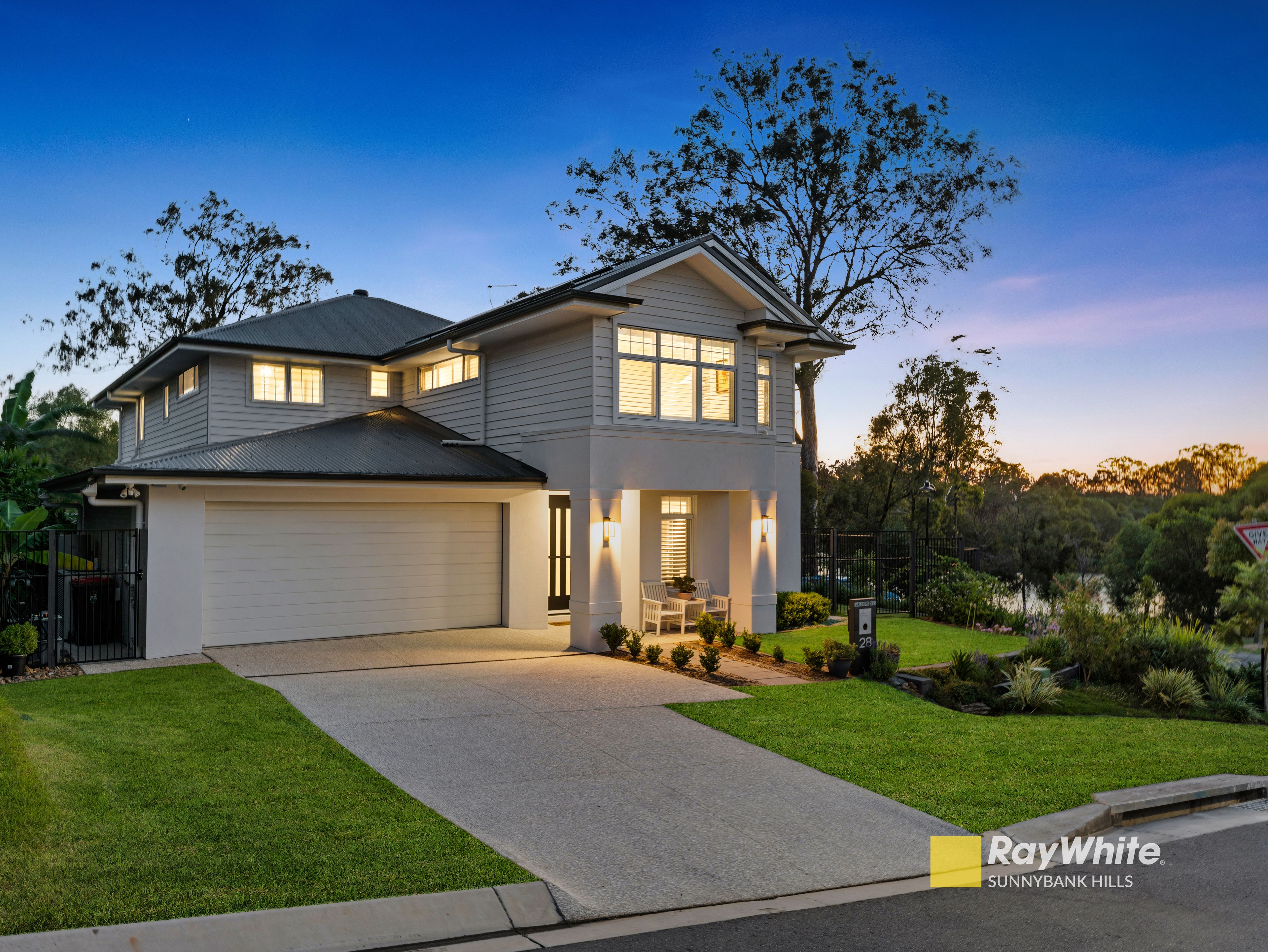 28 Lakeshore Crescent, Willawong, QLD 4110