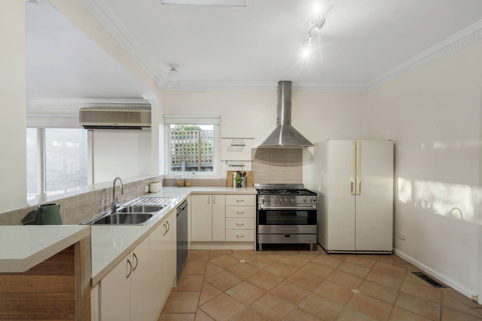 57 Tucker Road, Bentleigh, VIC 3204