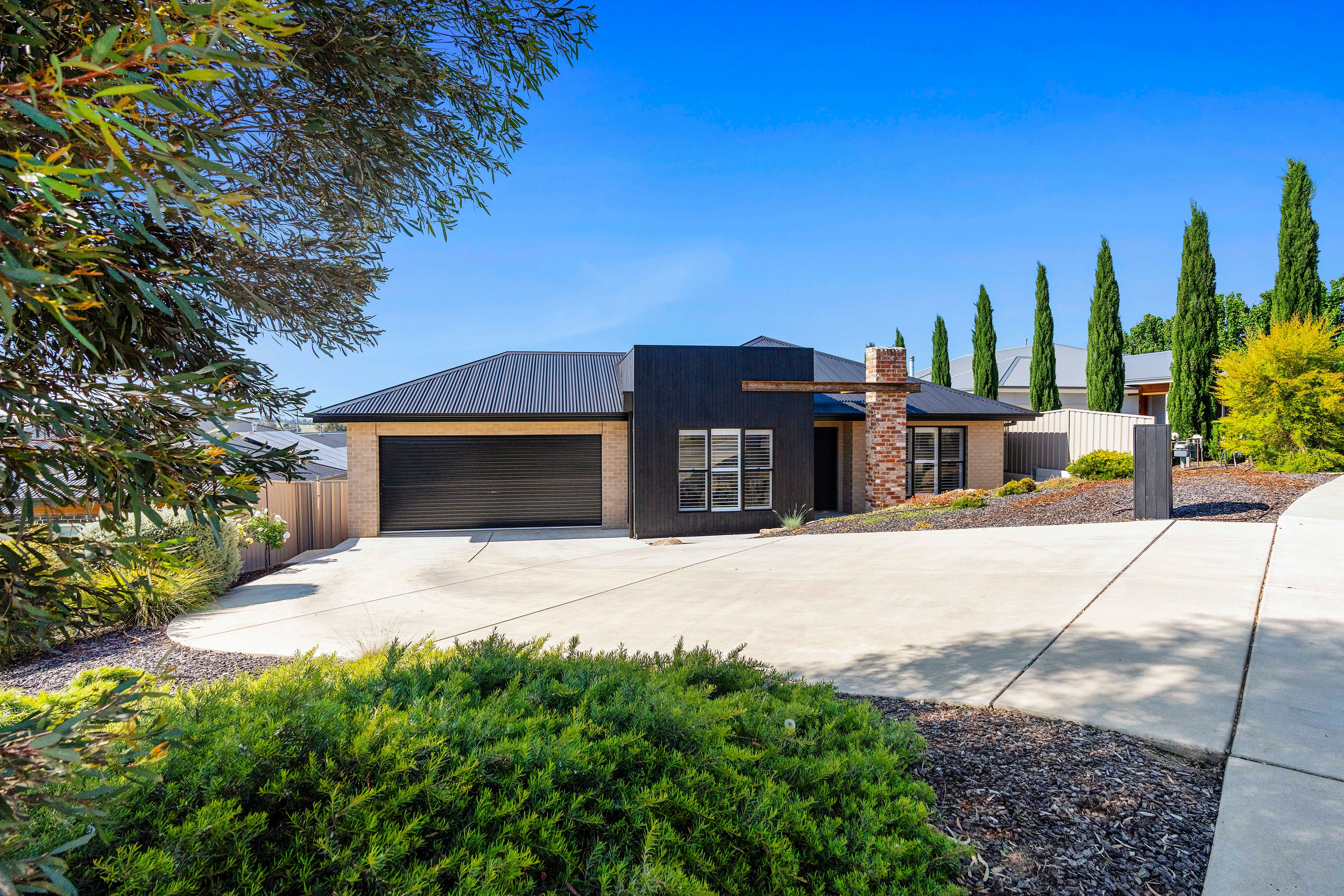 115 Bradman Drive, Boorooma NSW 2650