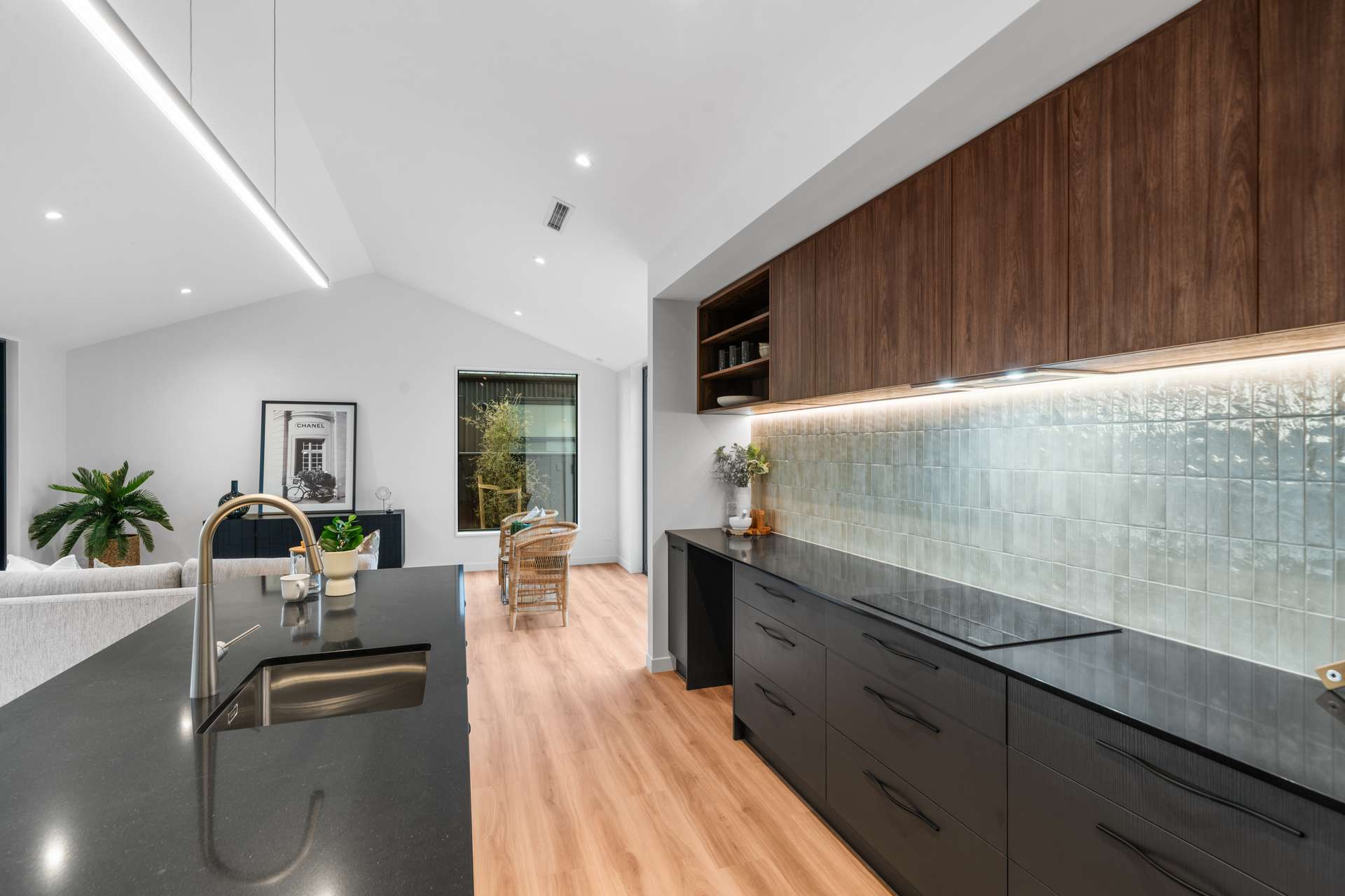 158 Gardiners Road photo 9