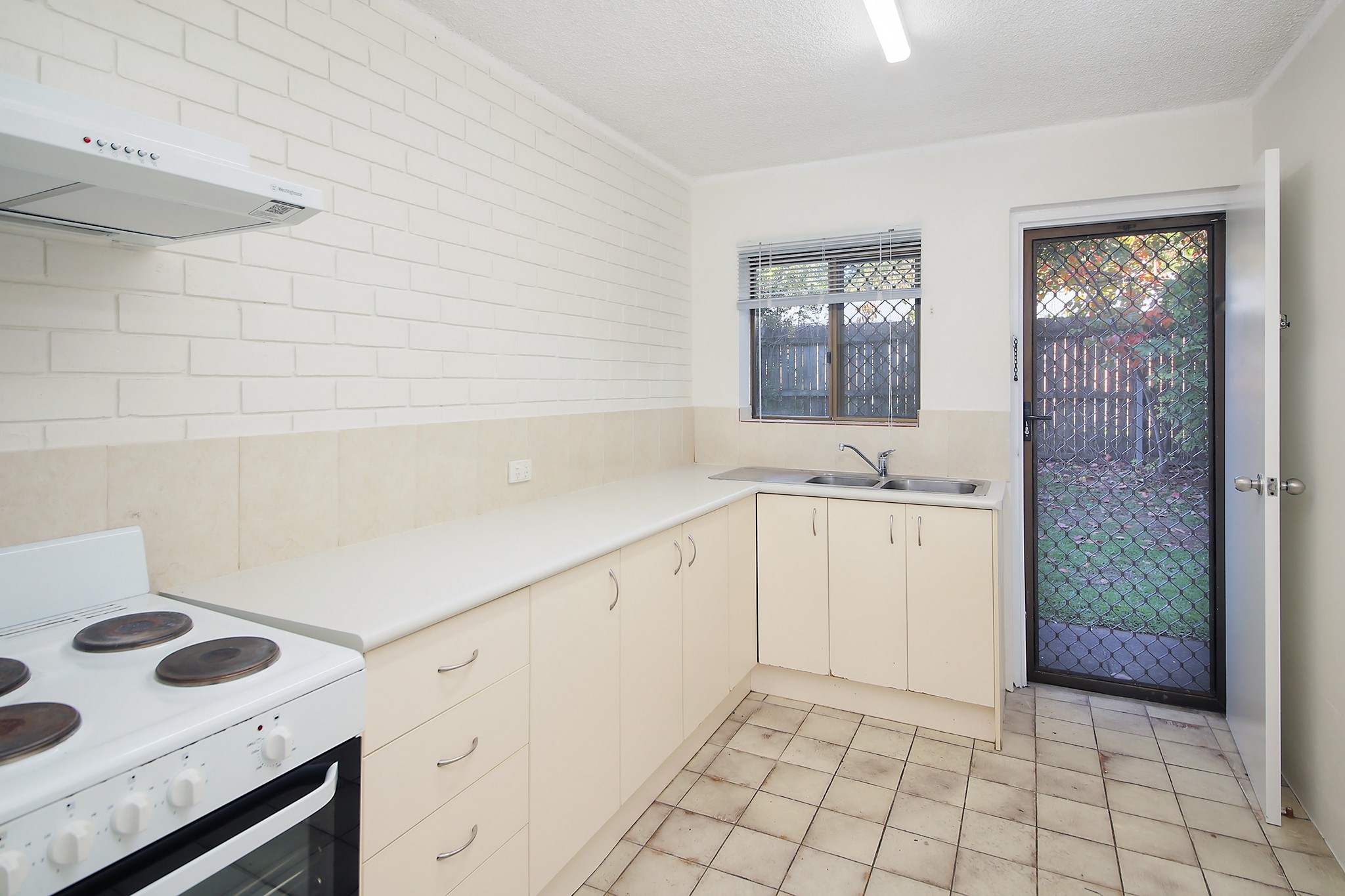 2/10 Fermont Road, Underwood, QLD 4119