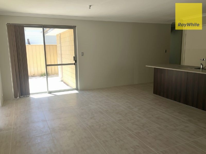 Unit 2/28 Blackburn Street — photo 3 of 17
