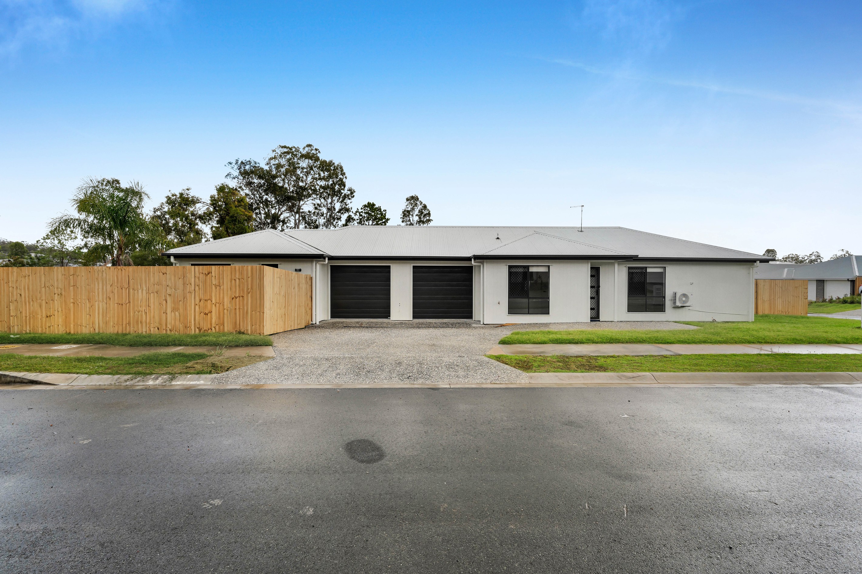 2/17 Waterway Crescent, Hillcrest, QLD 4118