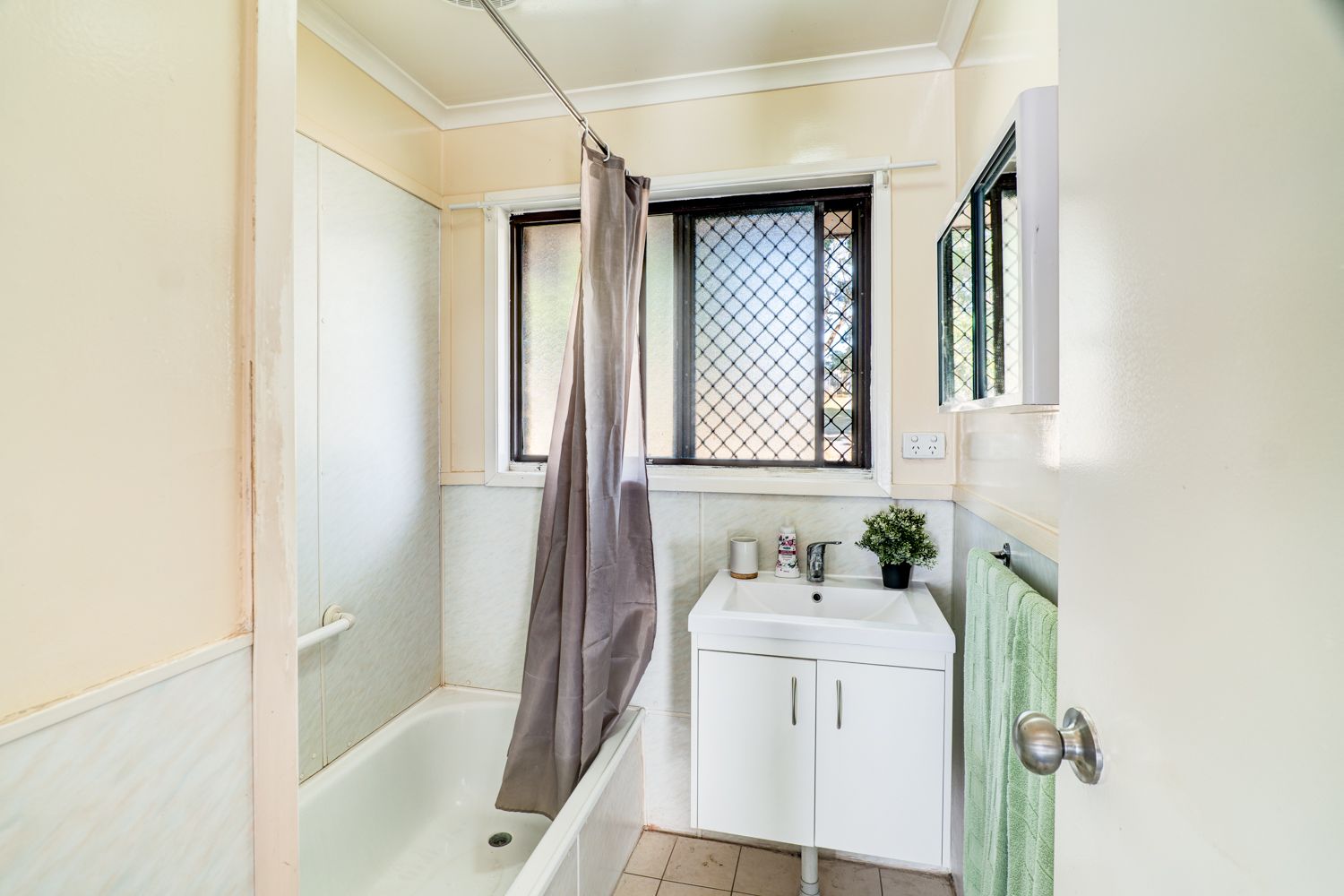 42 Dingyarra Street, Toogoolawah, QLD 4313 Rural Lifestyle Property