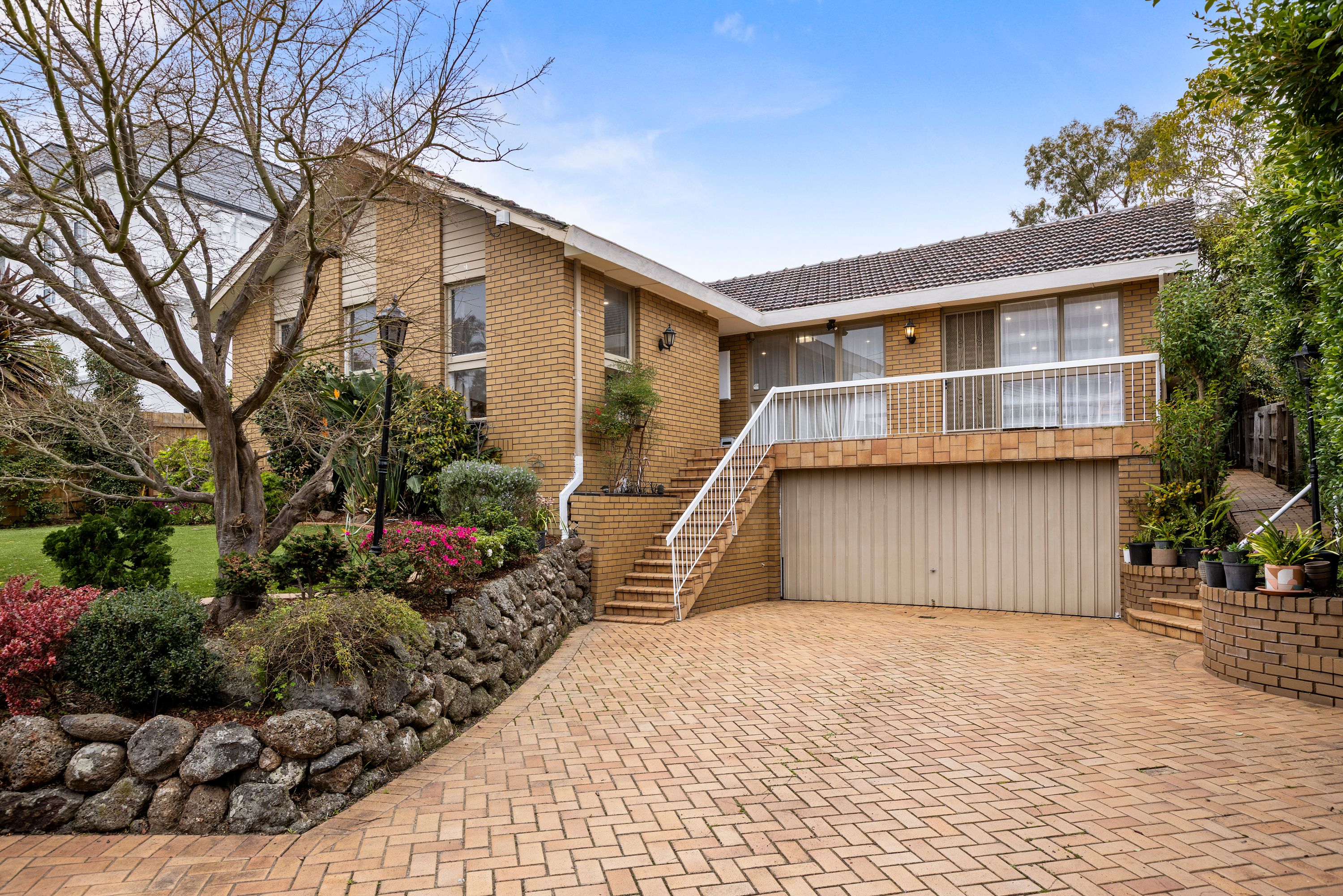 98 Hinkler Road East — photo from Ray White Mount Waverley