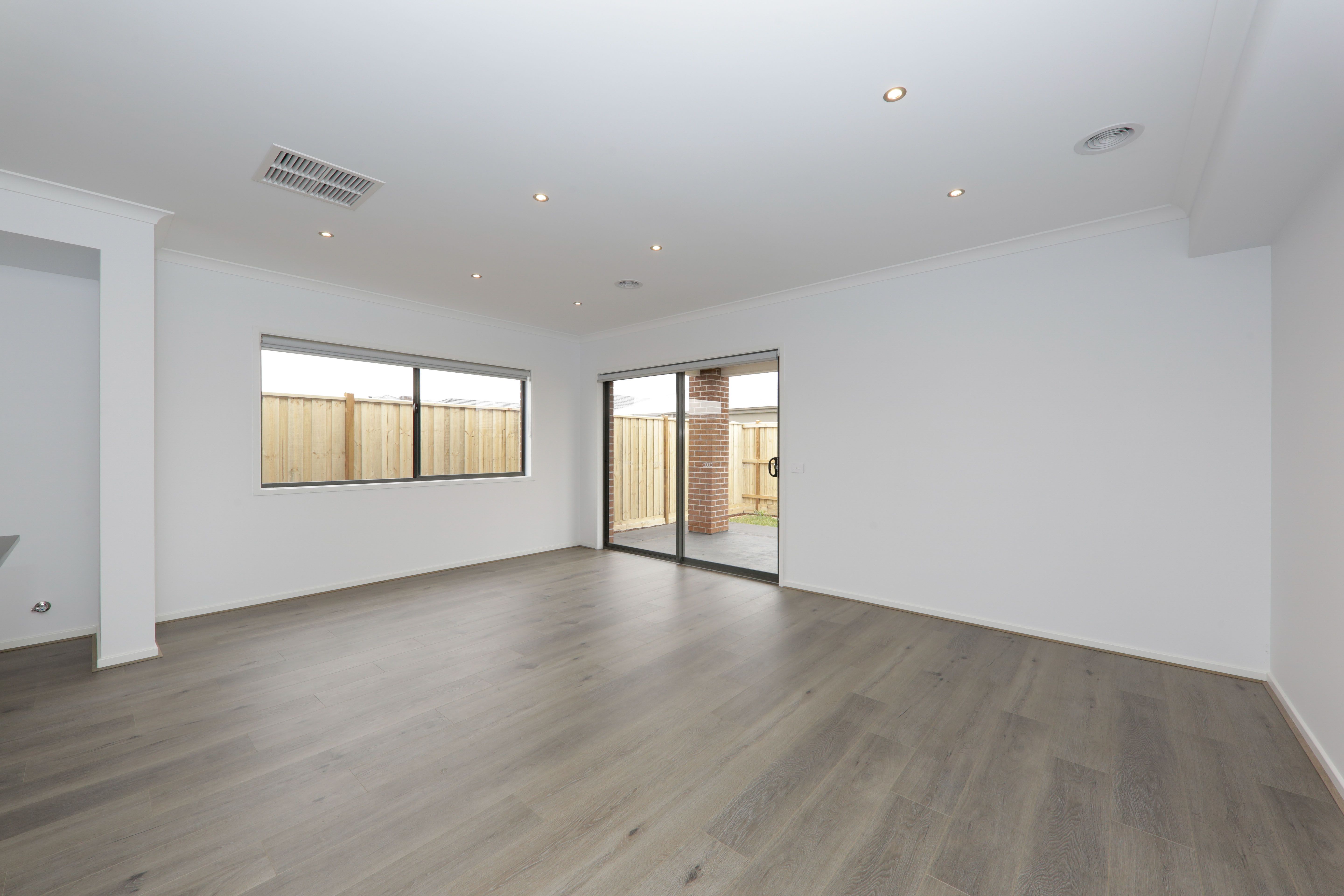 16 Trojan Crescent, Clyde North, VIC 3978