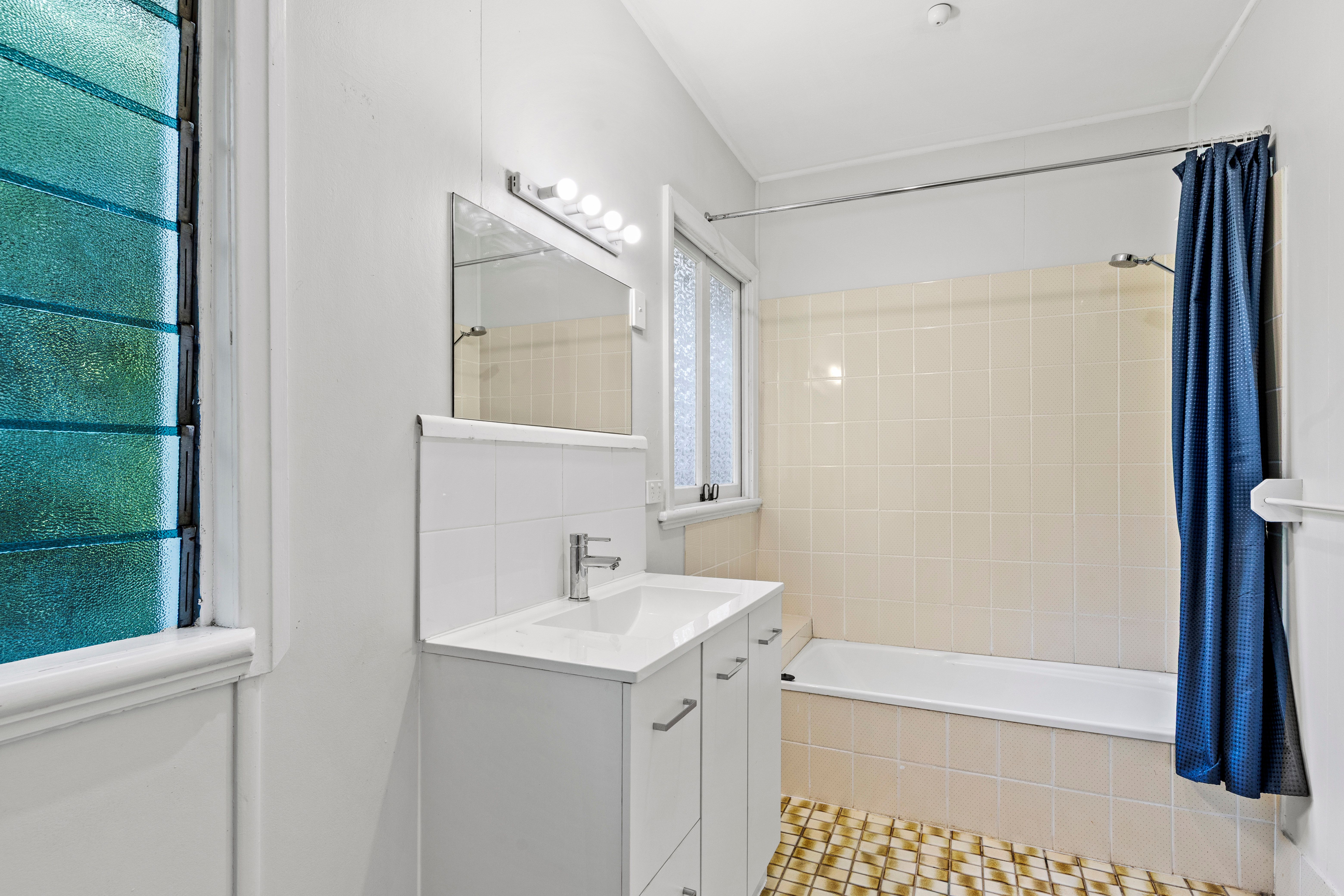 10-14 Palm Grove Avenue — photo 11 of 29