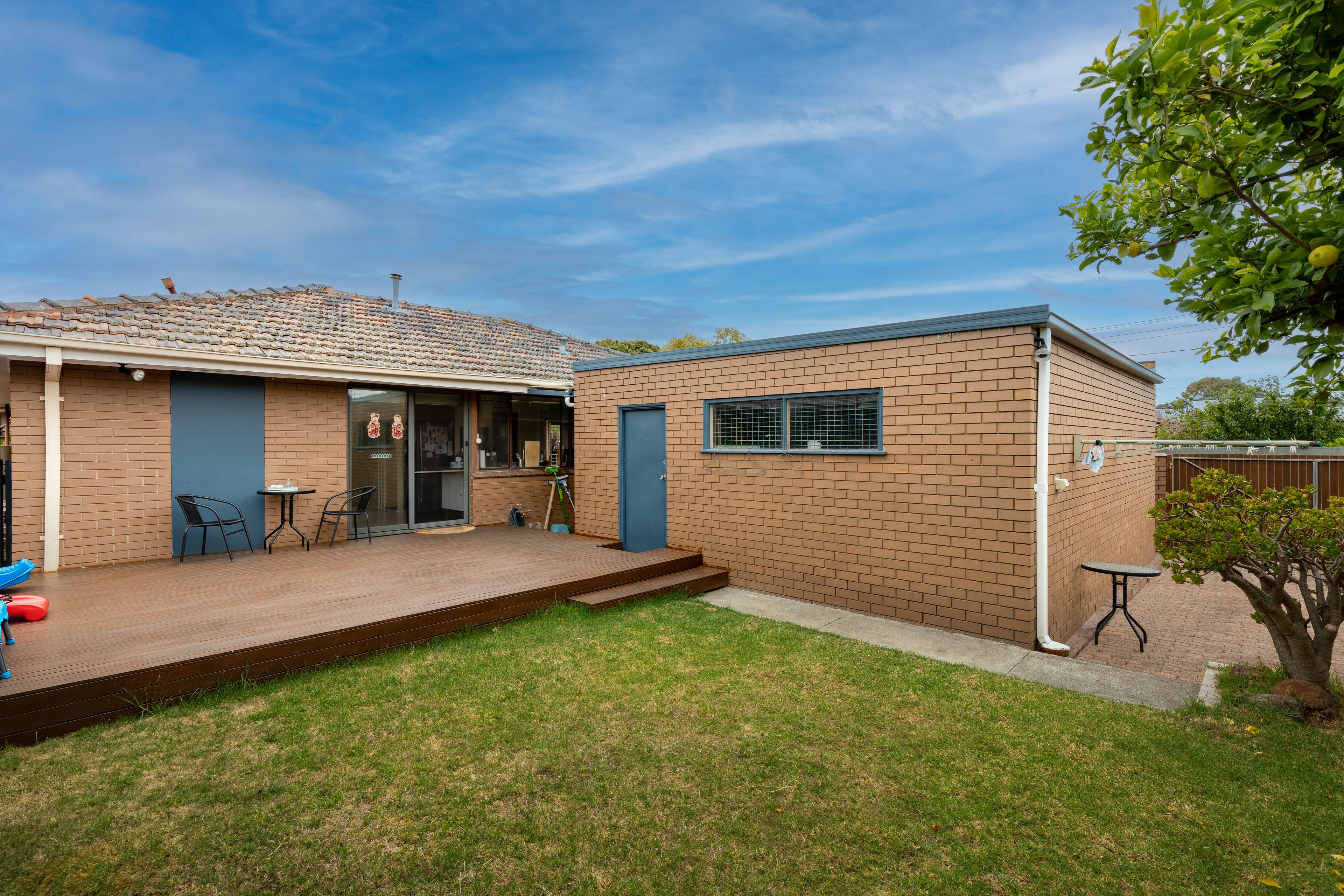 17 Barclay Drive — photo 2 of 11