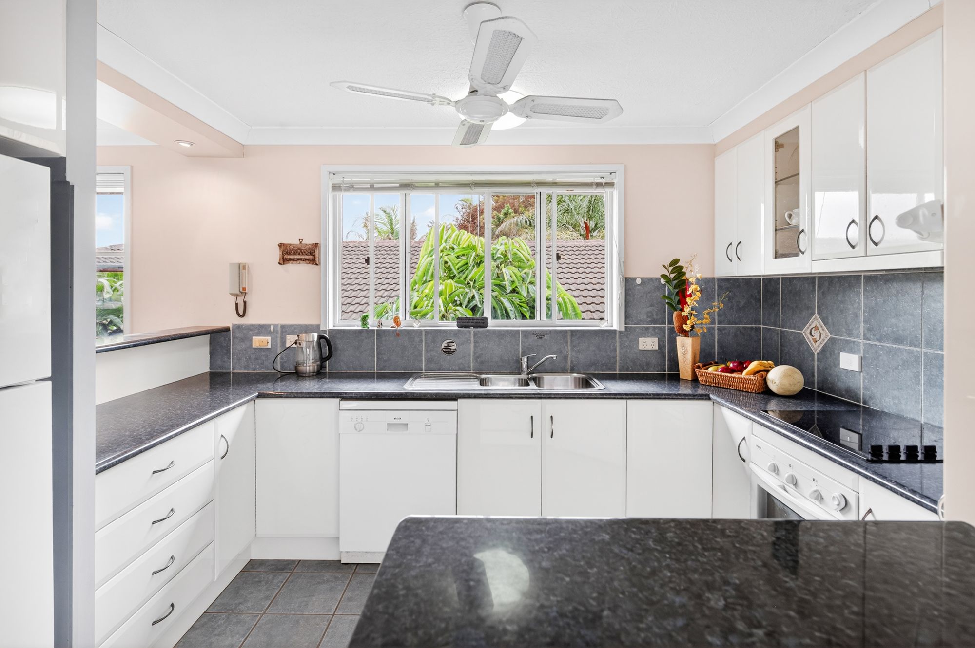 2/48 Railway Street, Southport, QLD 4215