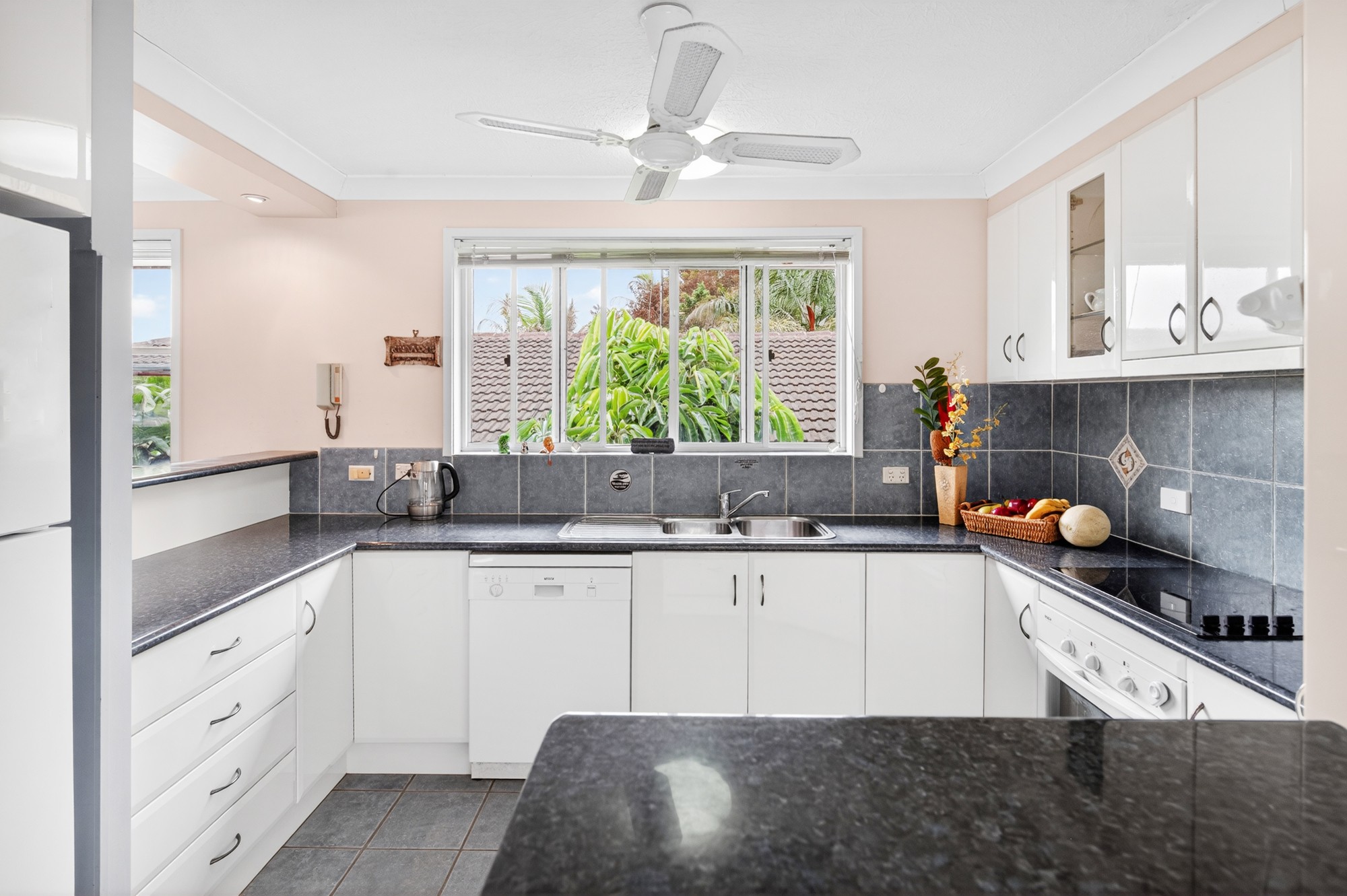 2/48 Railway Street, Southport, QLD 4215