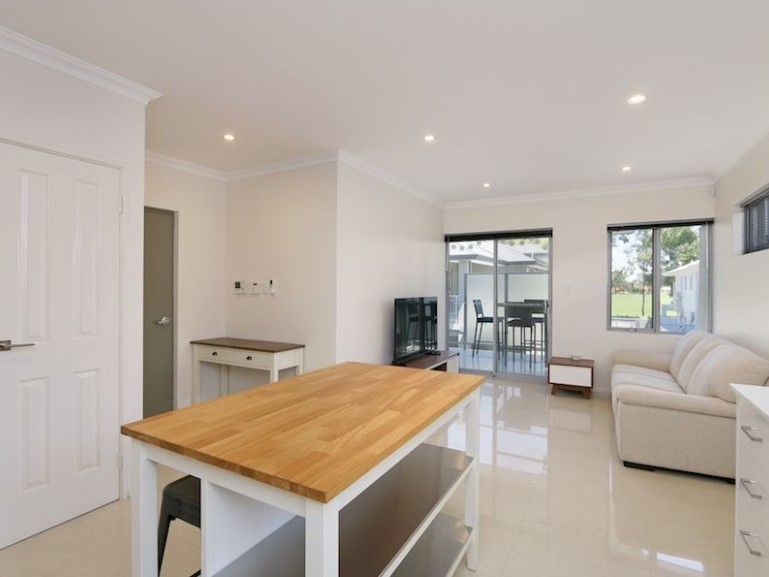 7/379 Daly Street, Cloverdale, WA 6105
