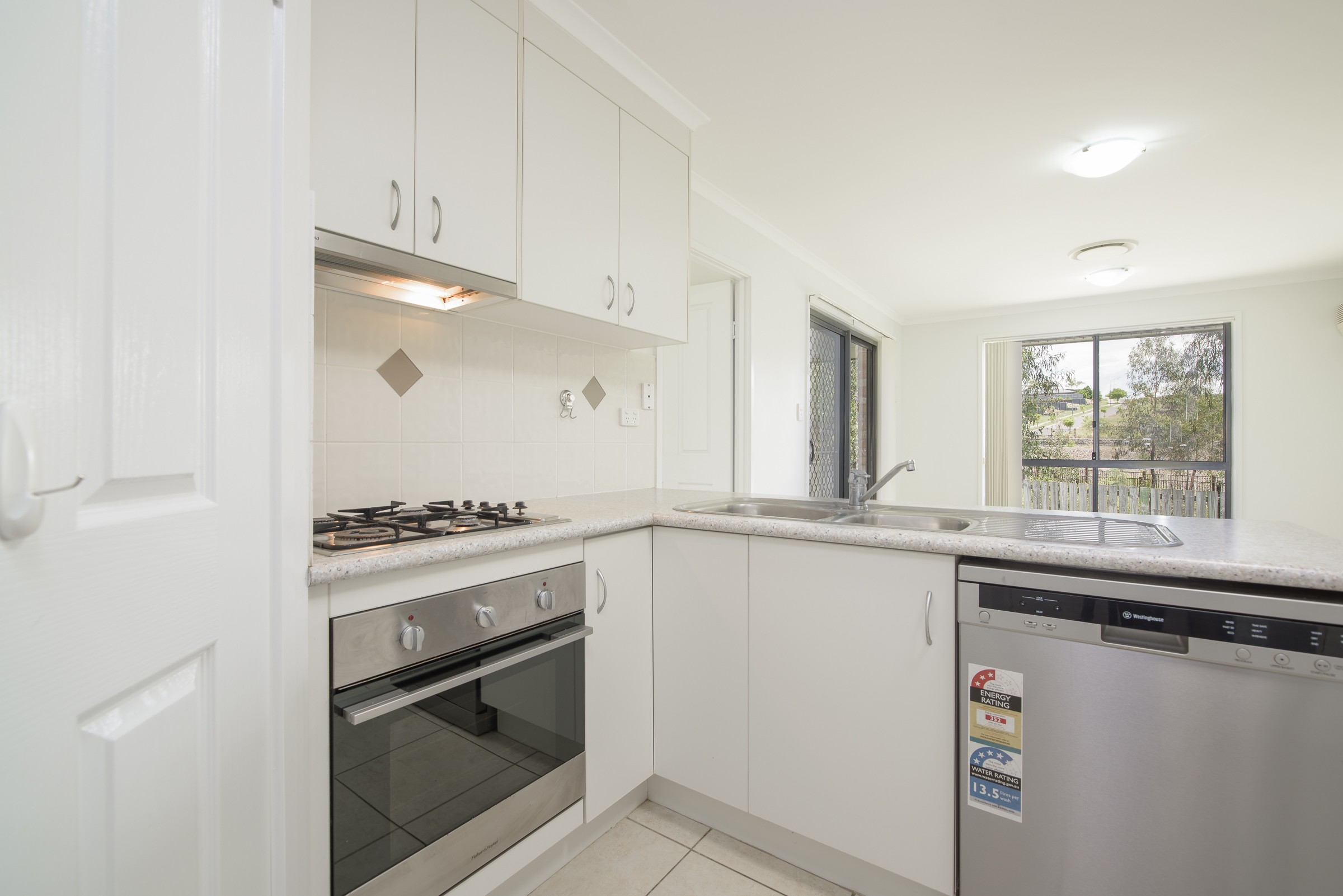 5 Hillview Place, New Auckland, QLD 4680