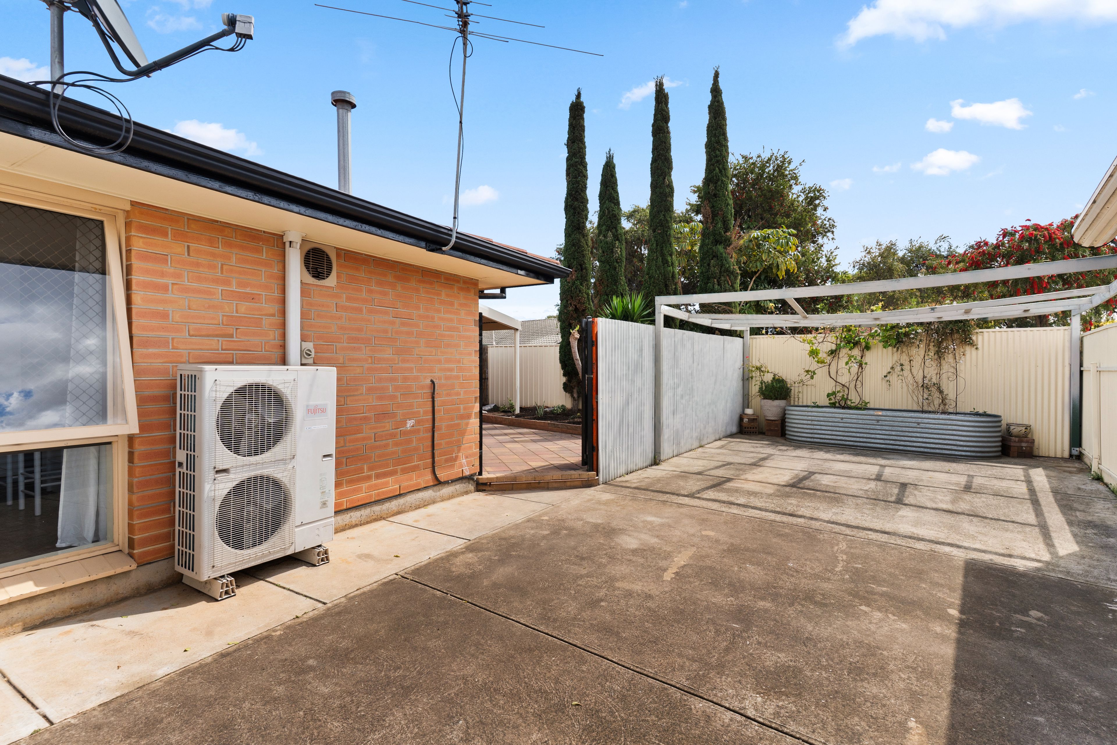 27 Torrens Crescent — photo 15 of 16