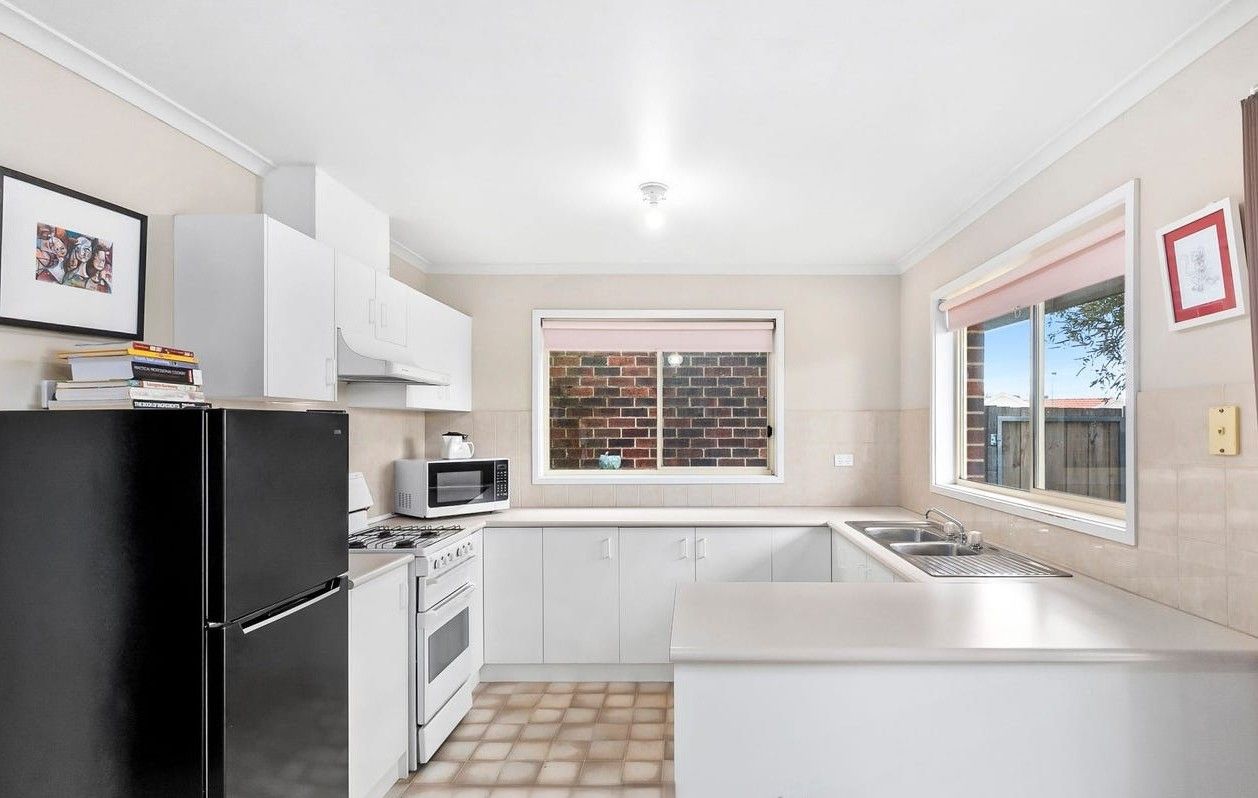 1/2 Webster Court, Highton, VIC 3216