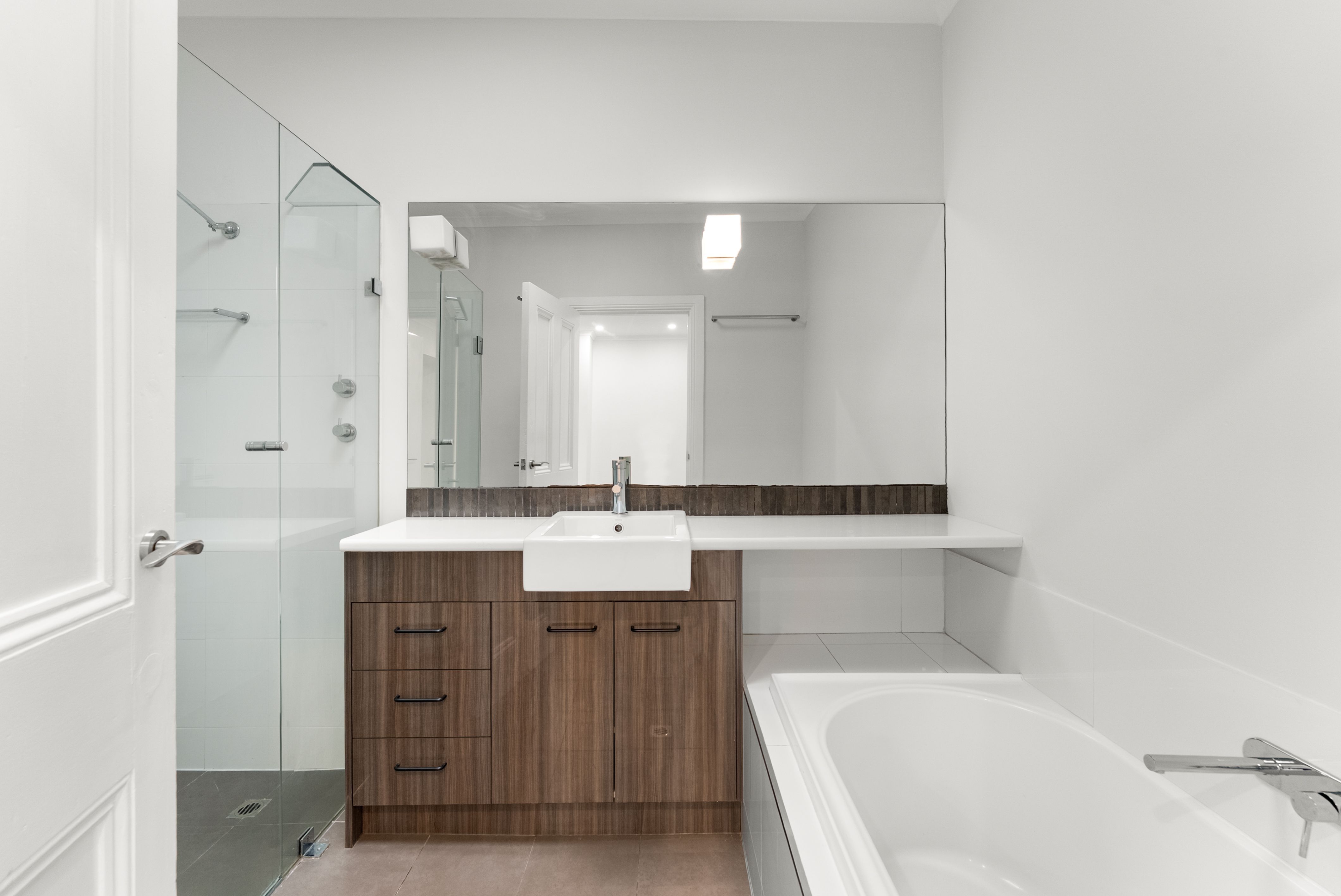 15 Russell Street — photo 9 of 10