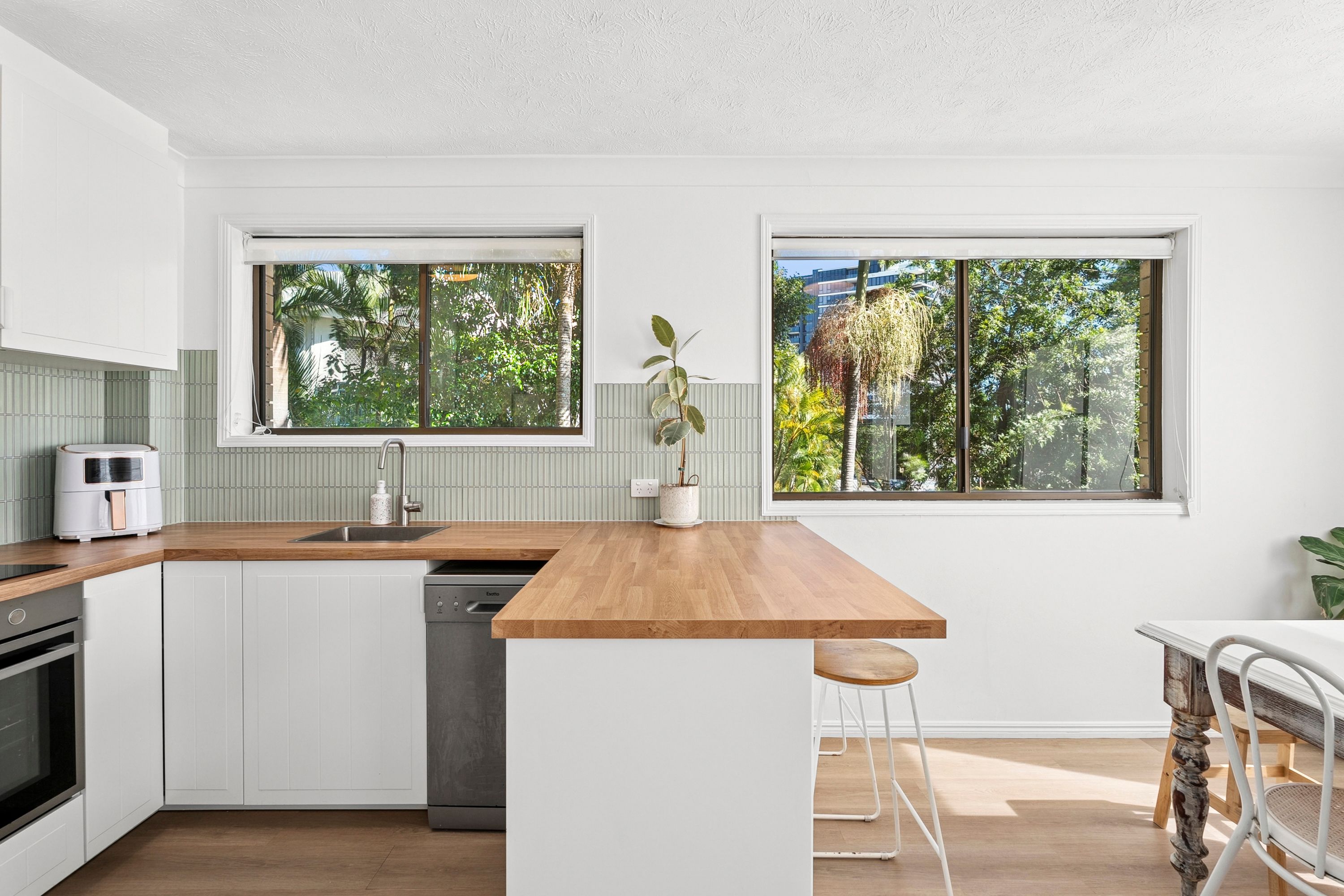 4/6 Genoa Street, Surfers Paradise, QLD 4217