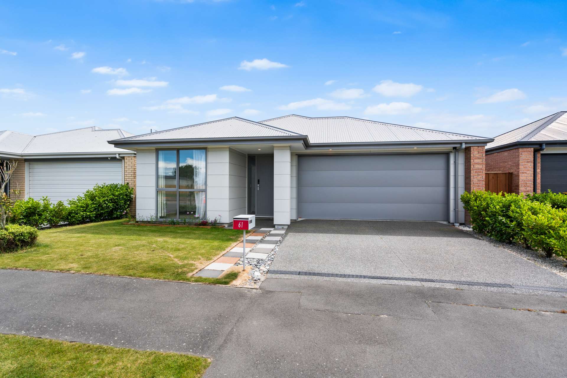 61 Sholto Duncan Crescent photo 1