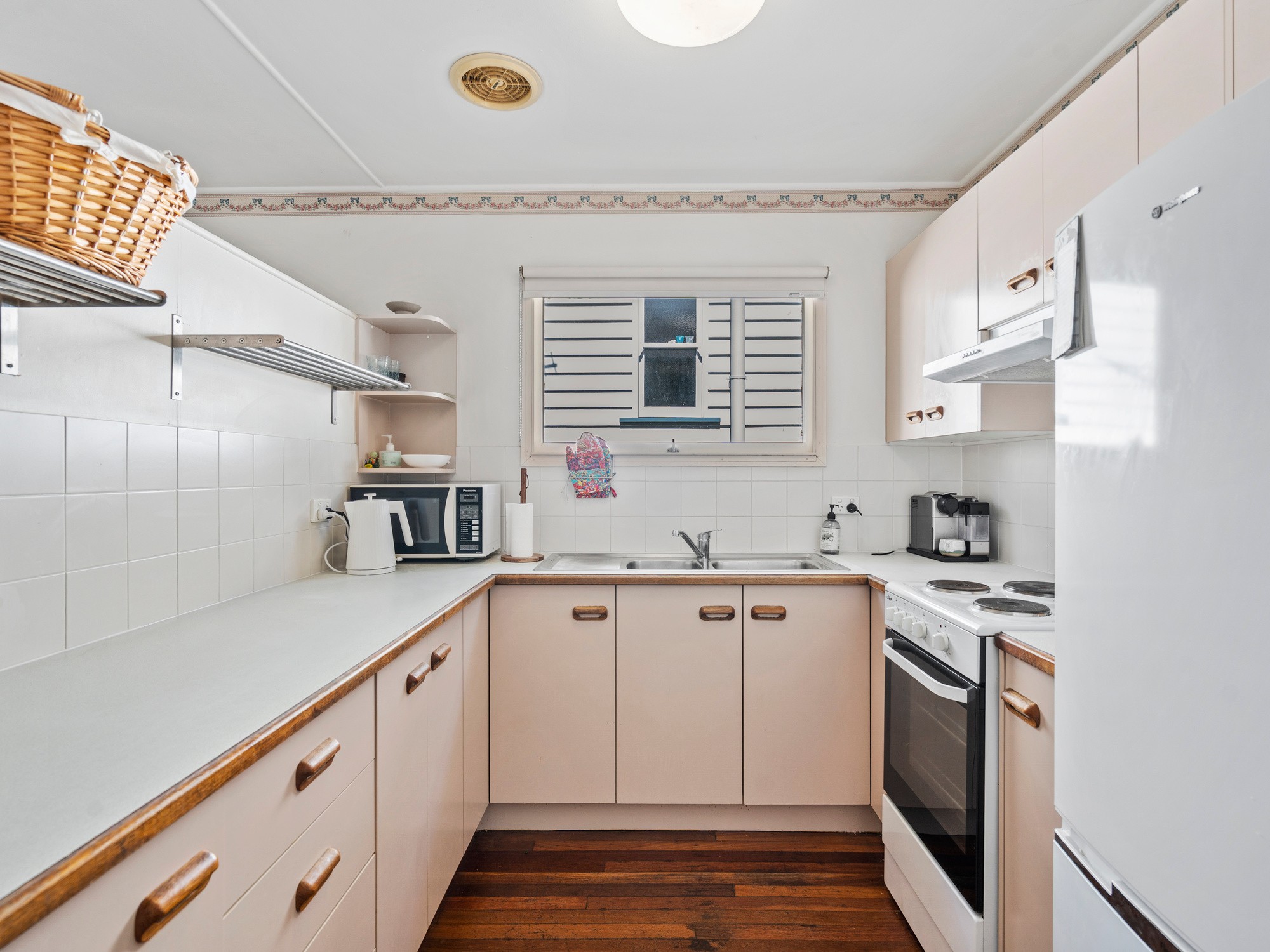 28 The Promenade, Camp Hill, QLD 4152