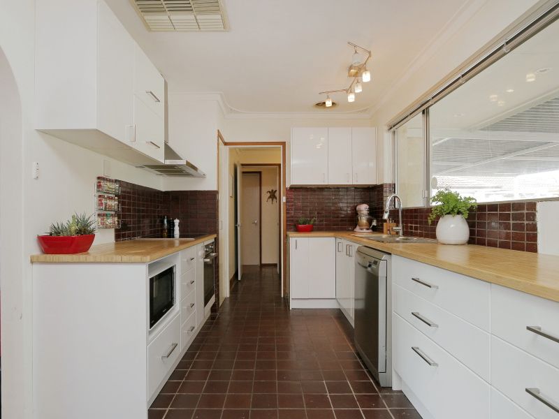 288 Sydenham Street, Cloverdale, WA 6105