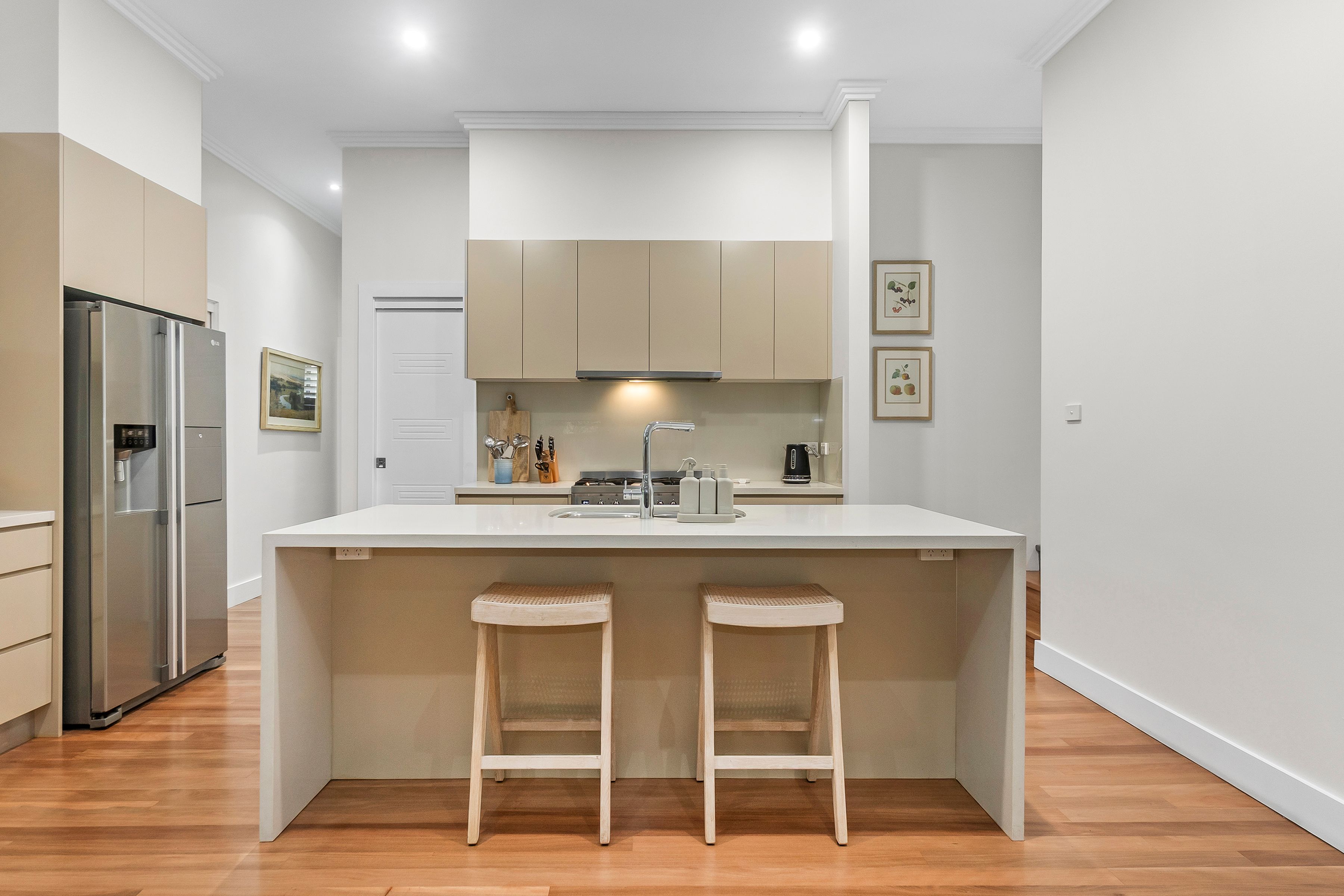 33 Murdoch Street — photo 10 of 18