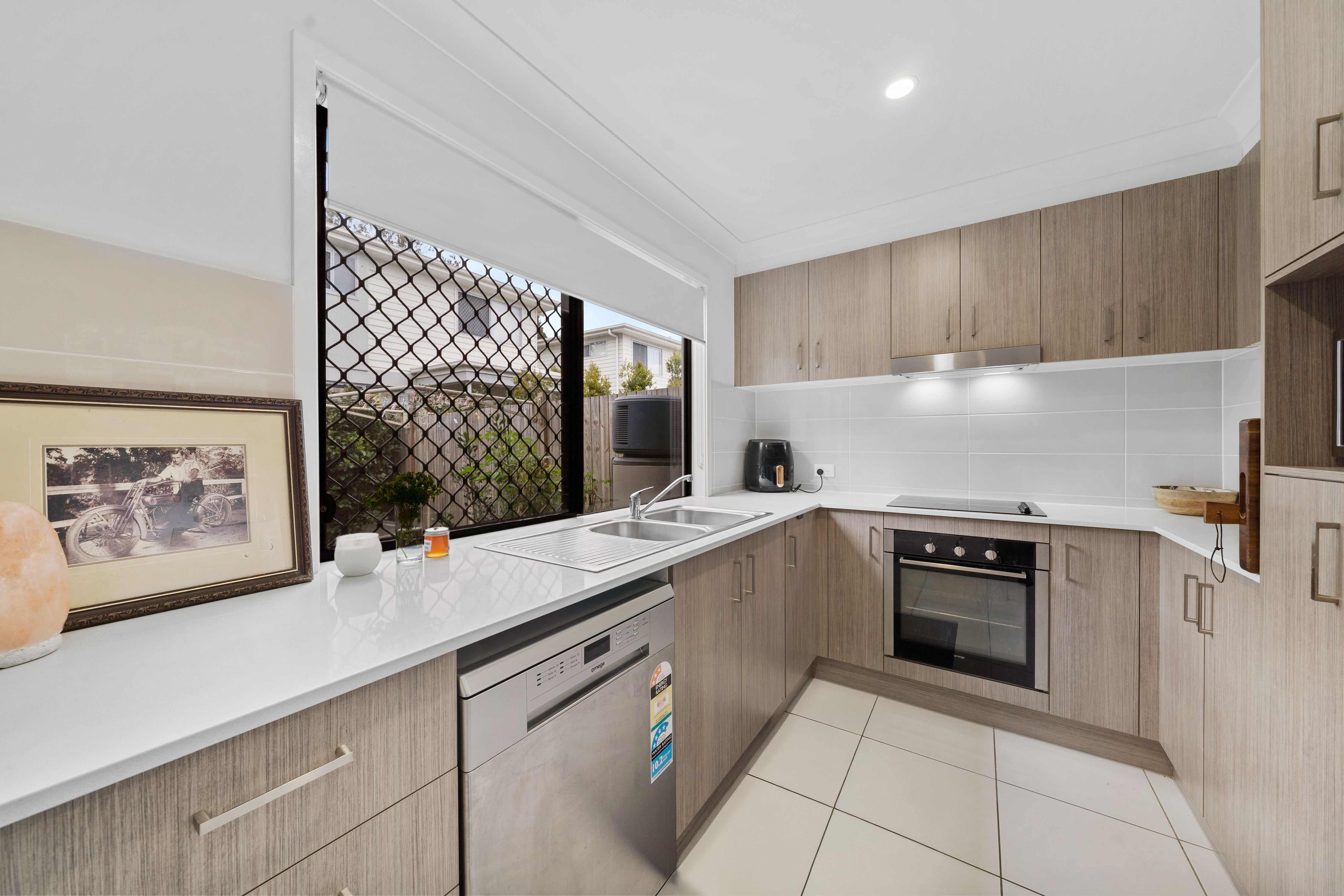 27/11 Elsie Street — photo 3 of 20