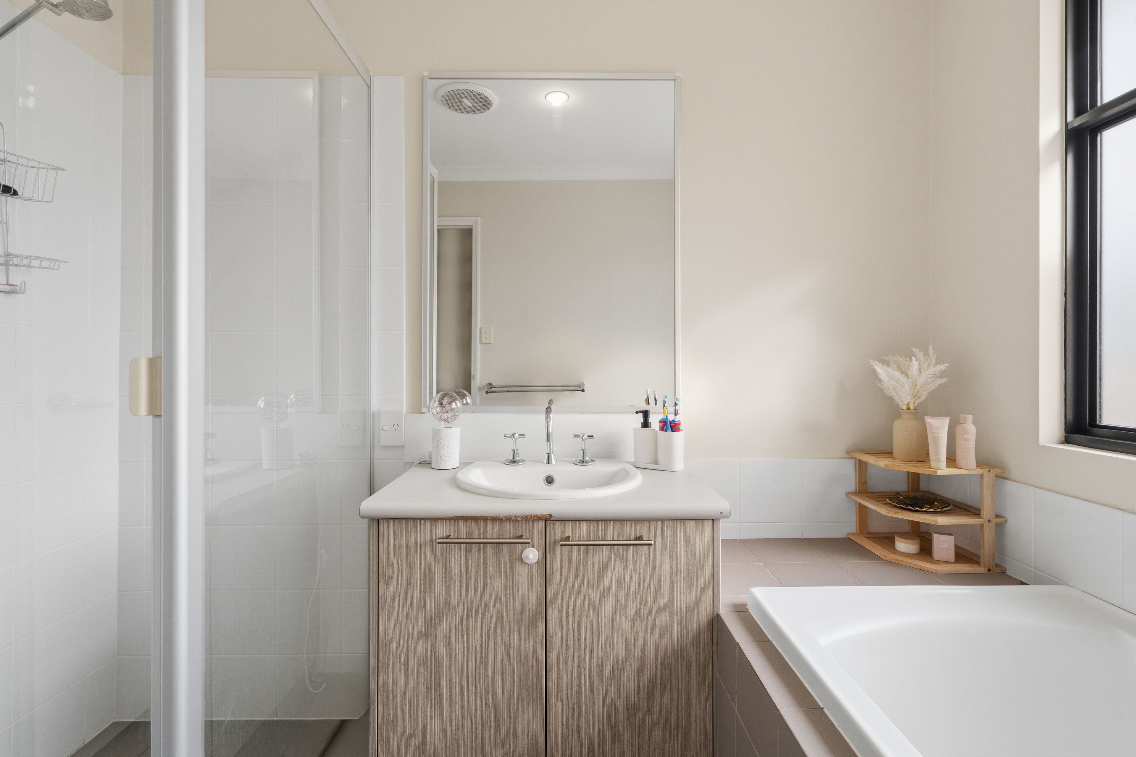 Effortless Modern Living in a Connected Lifestyle Hub — photo 24 of 28