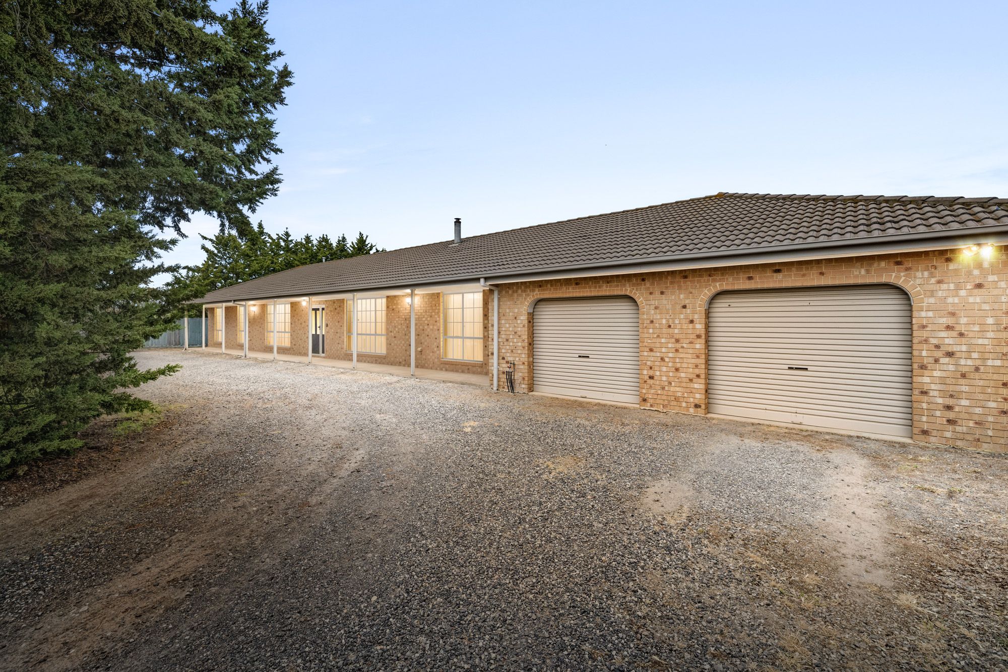 12 Kingston Boulevard — photo 4 of 22