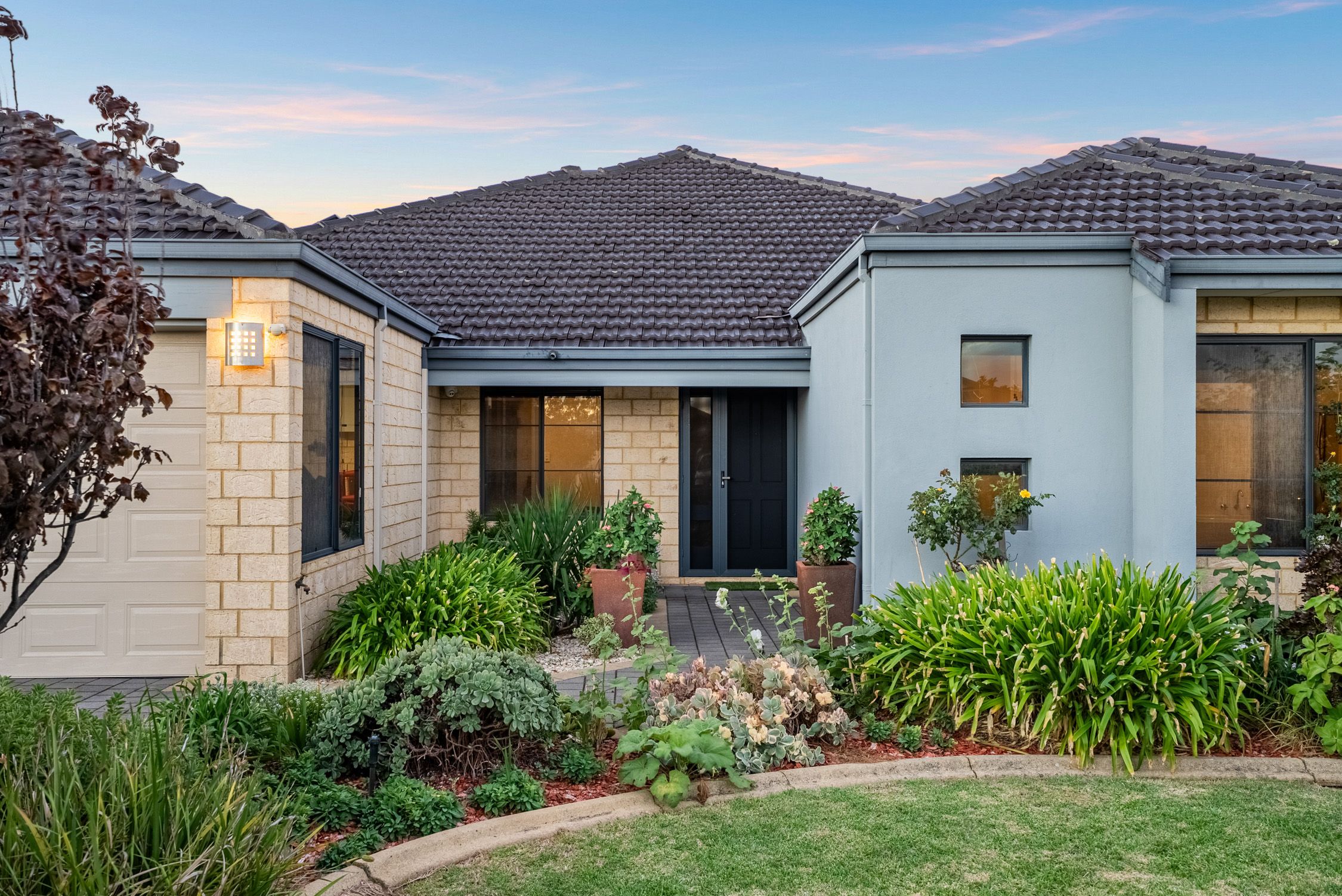 12 Silica Road, Wattle Grove, WA 6107