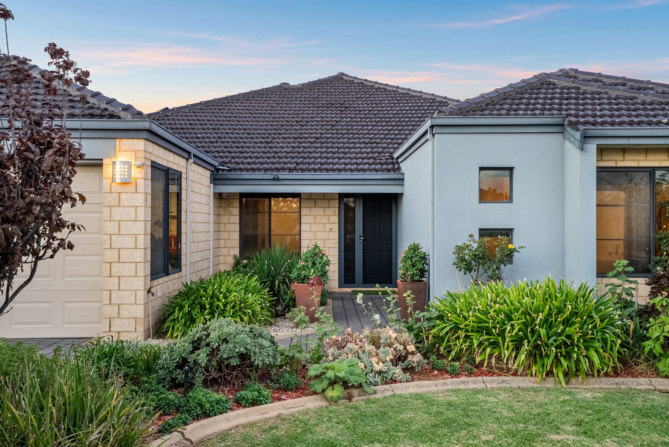 12 Silica Road, Wattle Grove, WA 6107