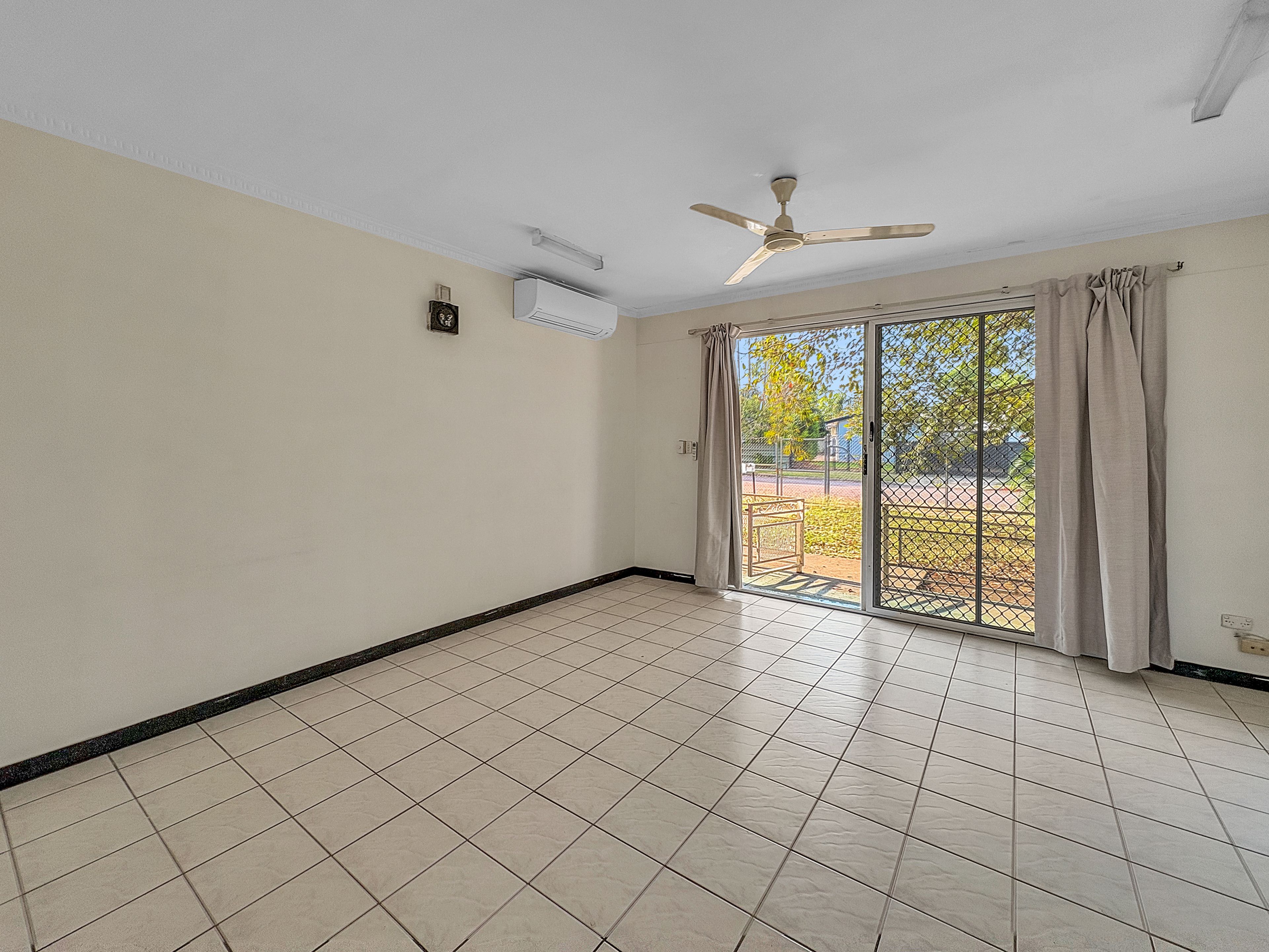 1/1 Lanyon Terrace — photo 7 of 8