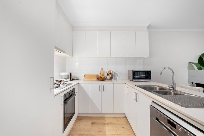 7/21 Barker Street — photo 4 of 16
