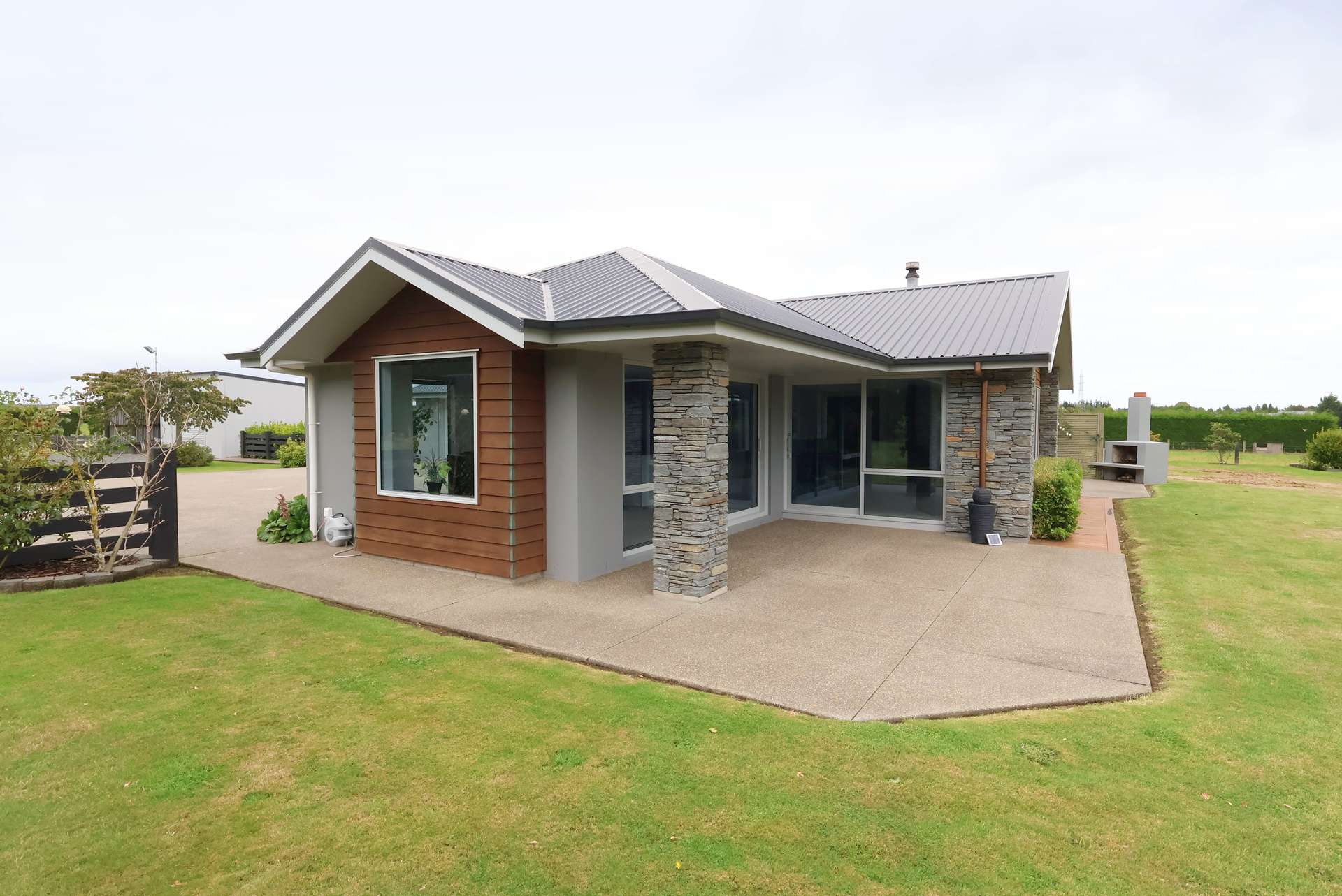 135 Millwood Glen photo 37