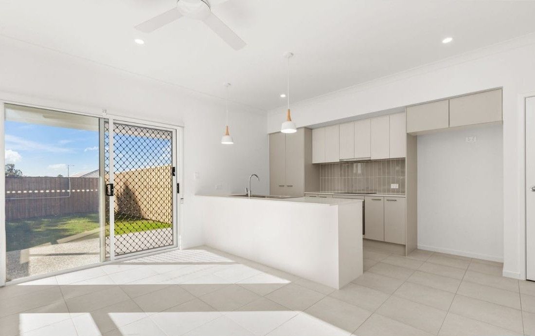 1 & 2/18 Luminous Place, Morayfield, QLD 4506