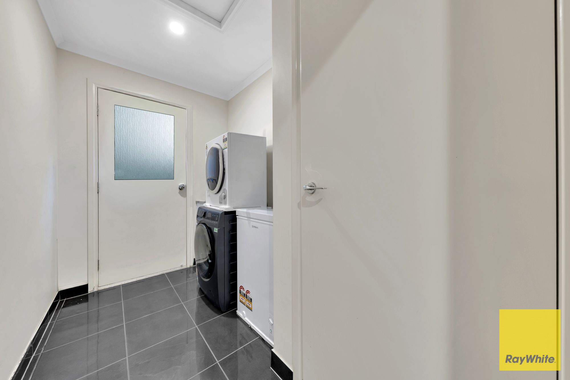 22 Lamington Drive — photo 10 of 18
