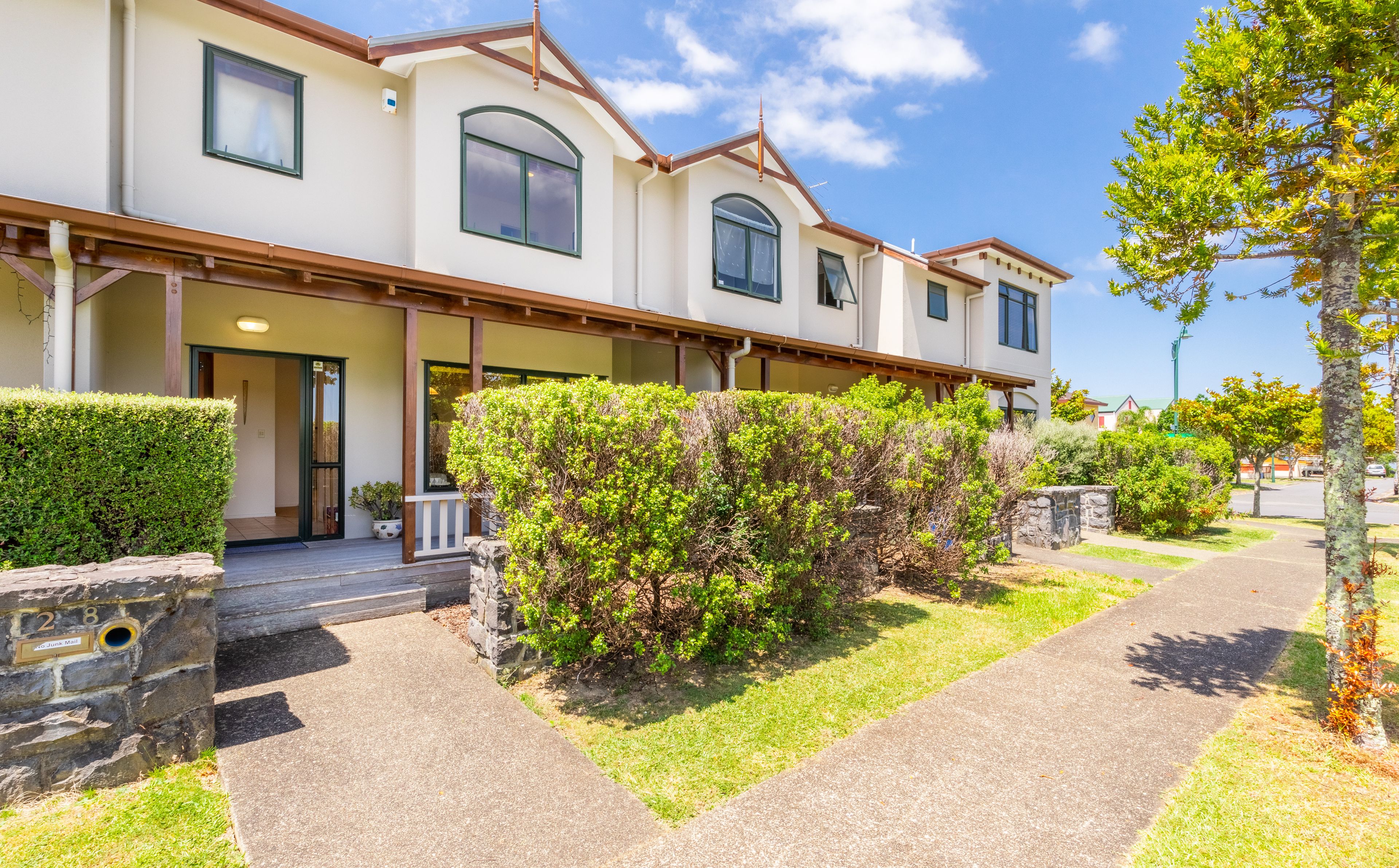 2/8 Tuscany Way, Te Atatu Peninsula, Waitakere City