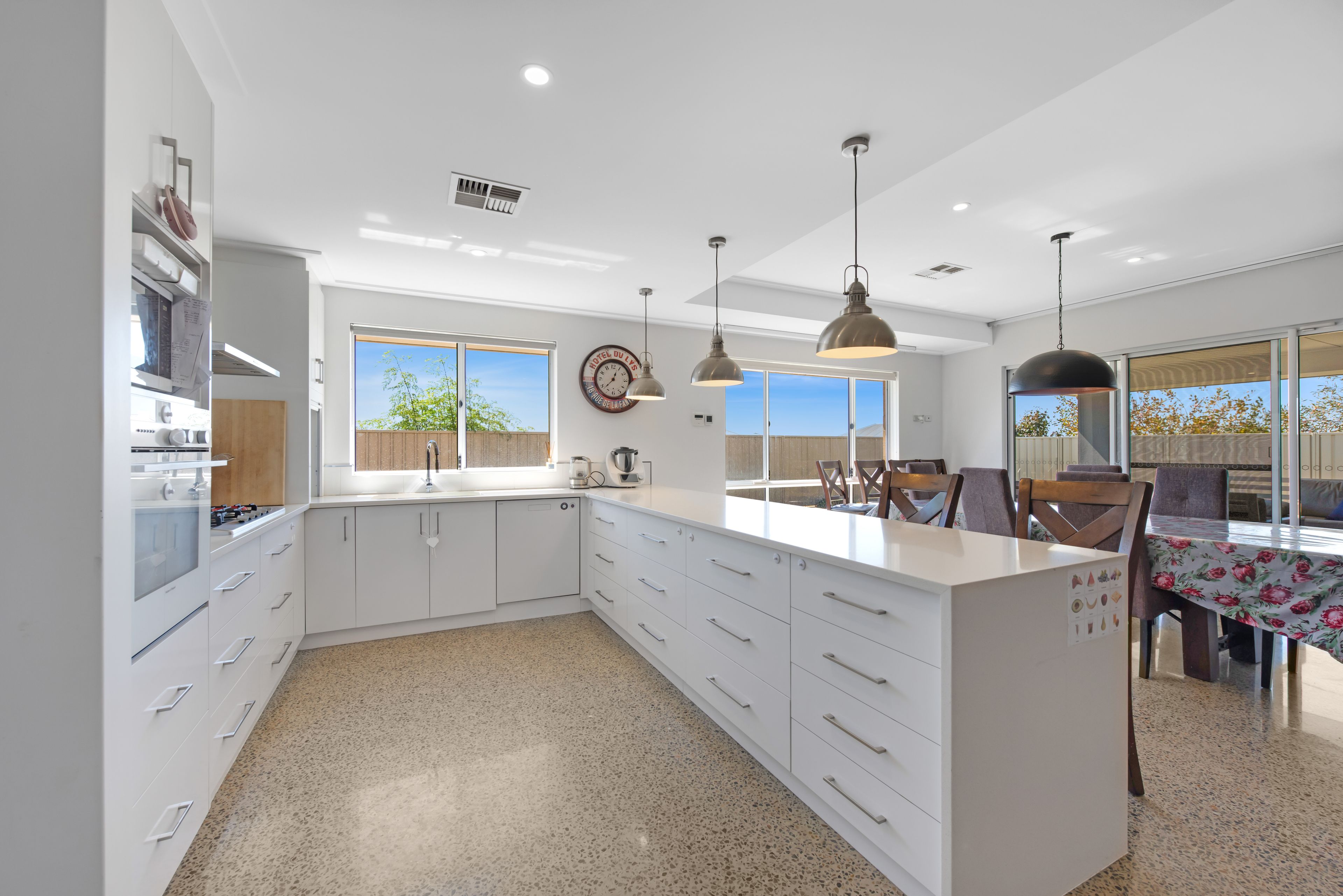 10 Doreen Pass, Wandina WA 6530