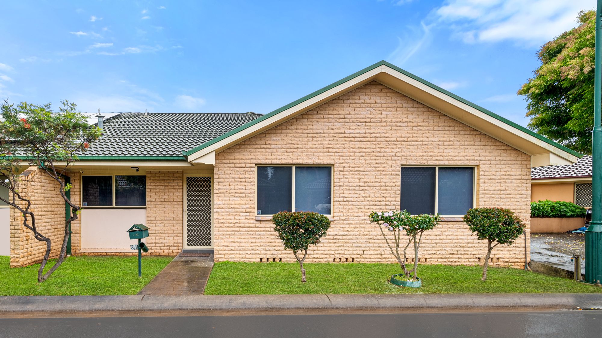 17 Poplar Crescent, Bradbury NSW 2560