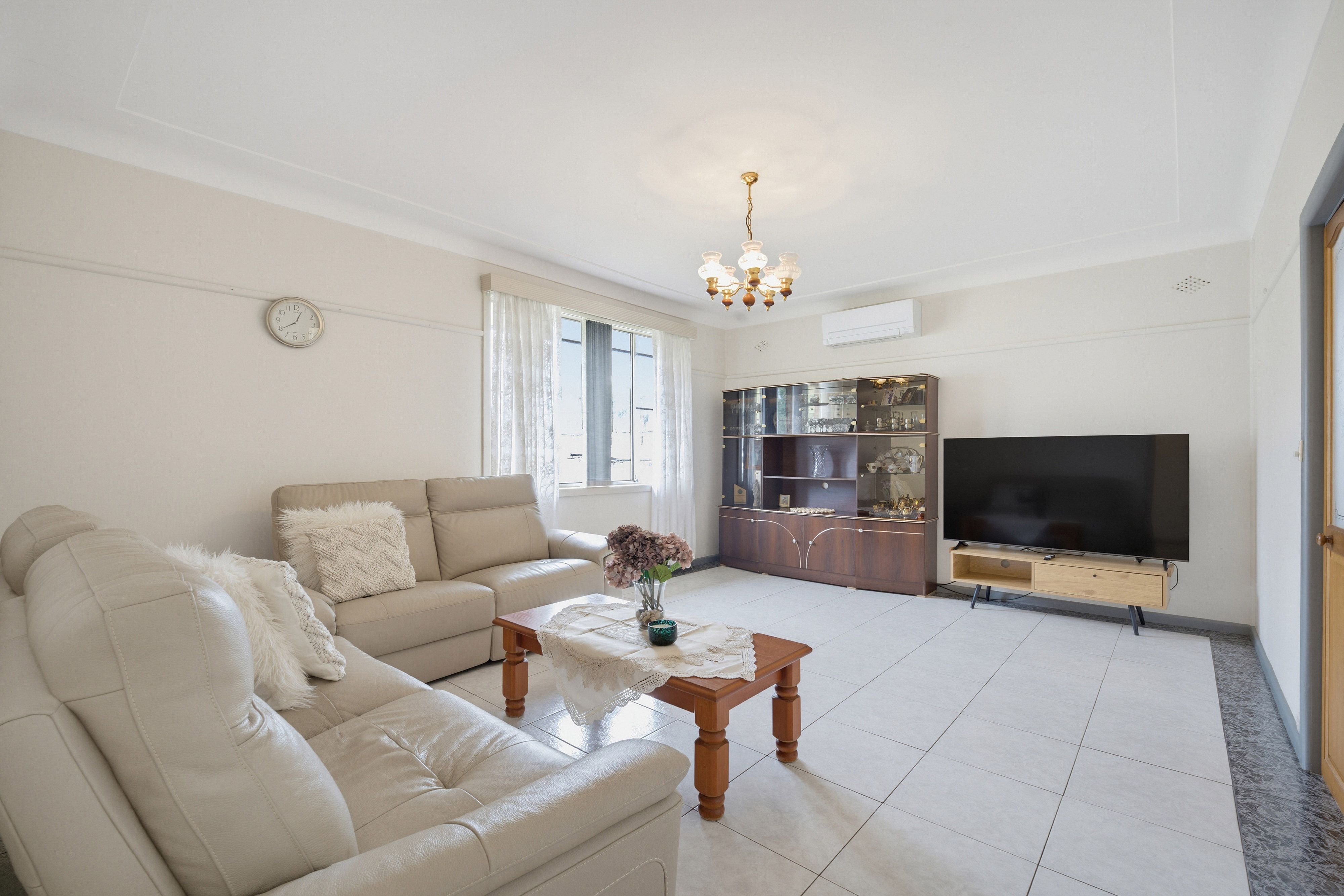 36 Saurine Street — photo 3 of 12