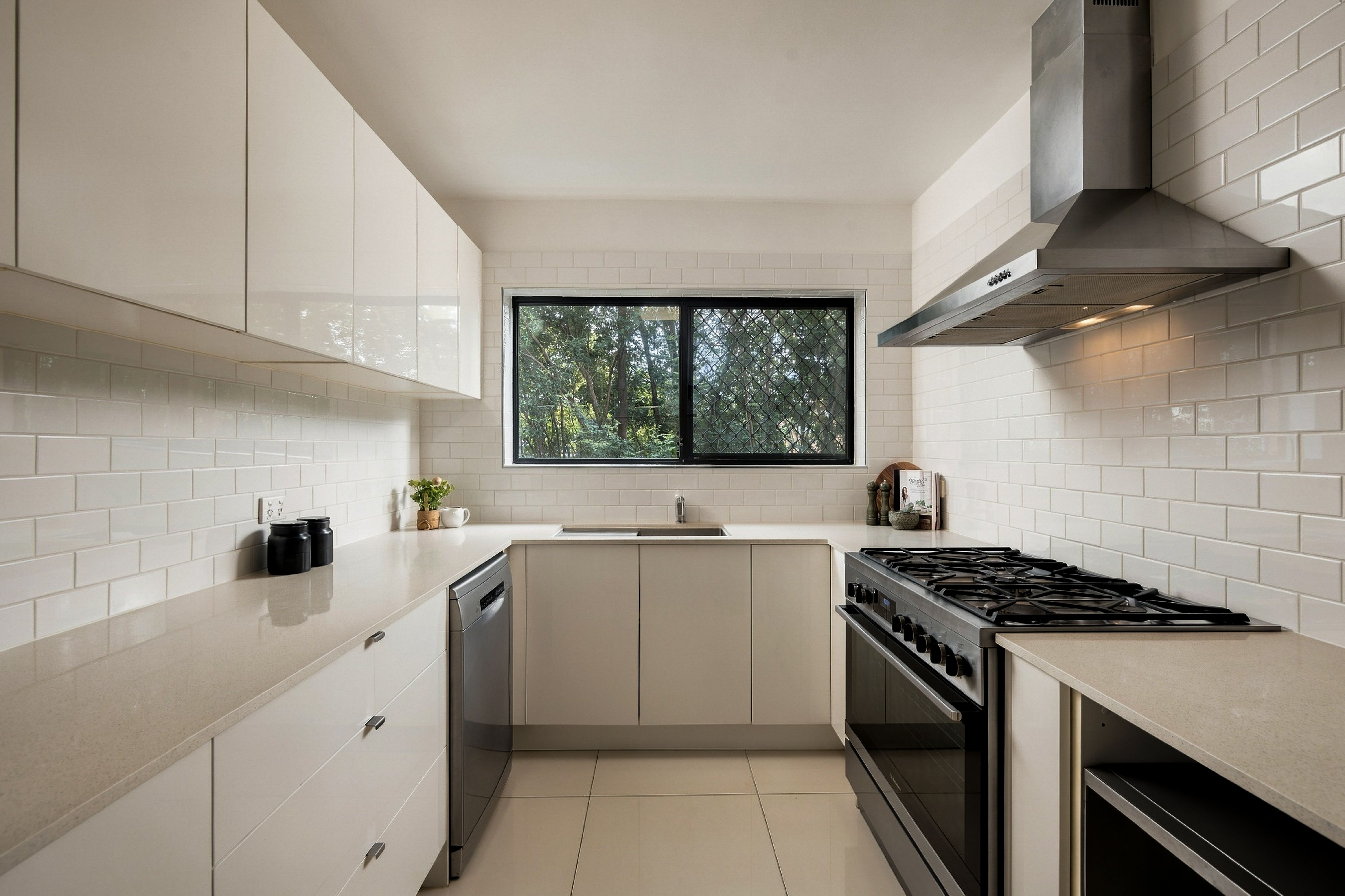 2/62 Bonney Avenue — photo 3 of 9