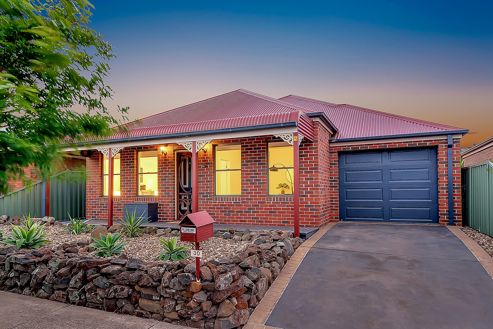 30 Chelsworth Loop, Craigieburn, VIC 3064