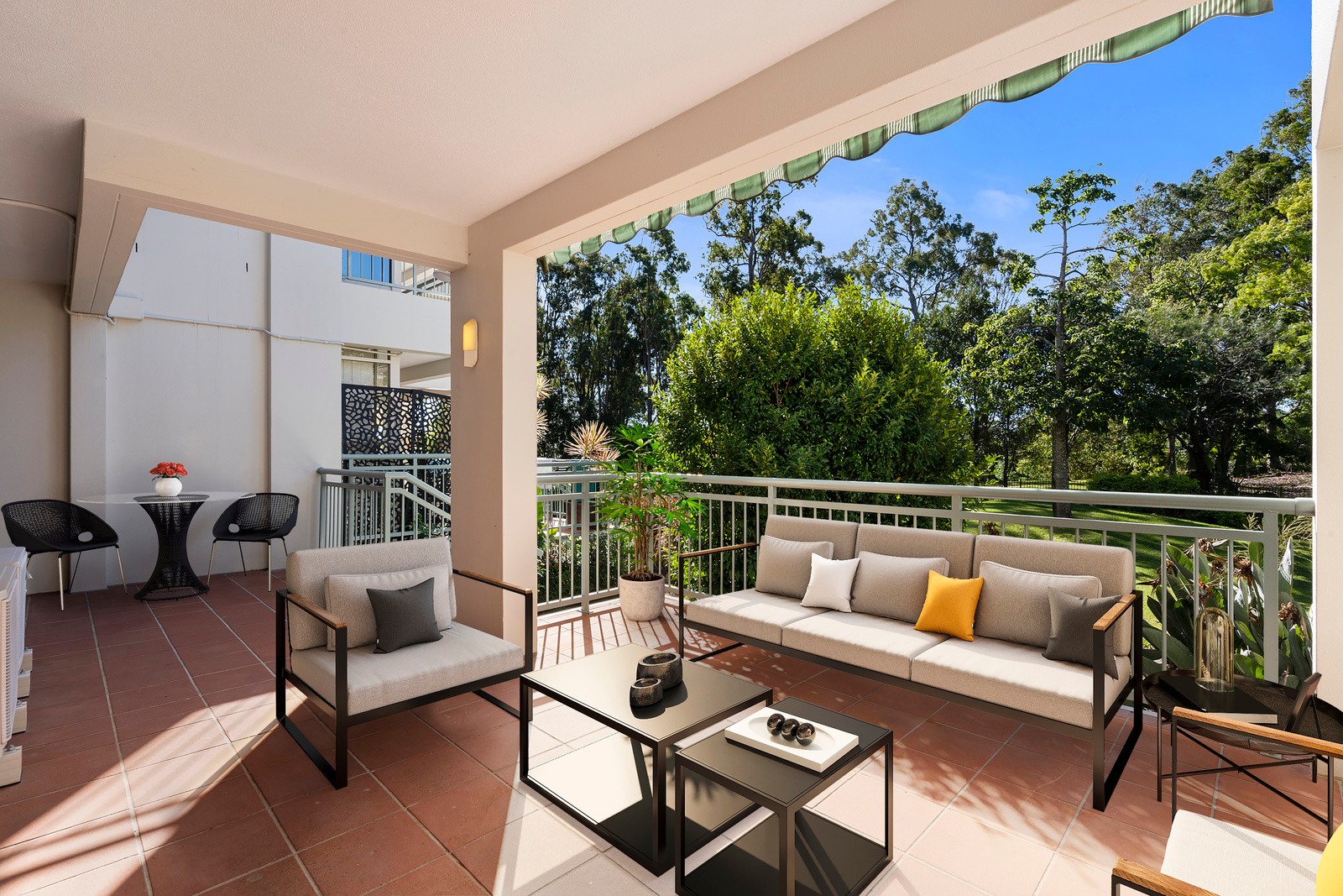 2/76 Chichester Drive, Arundel, QLD 4214