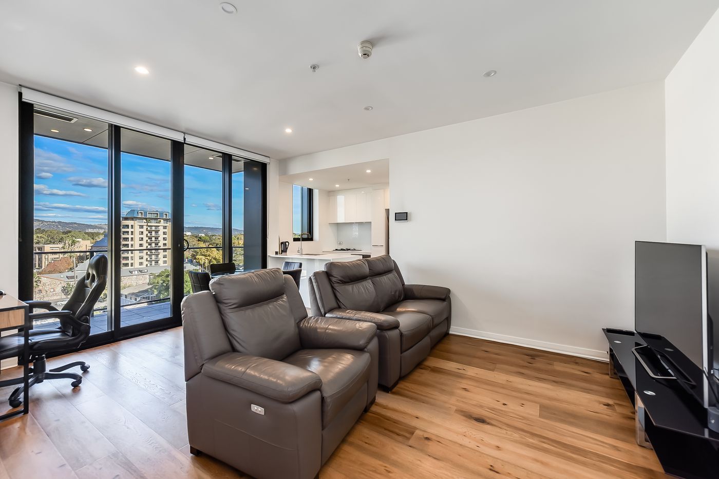 704/1 King William Street — photo 7 of 14