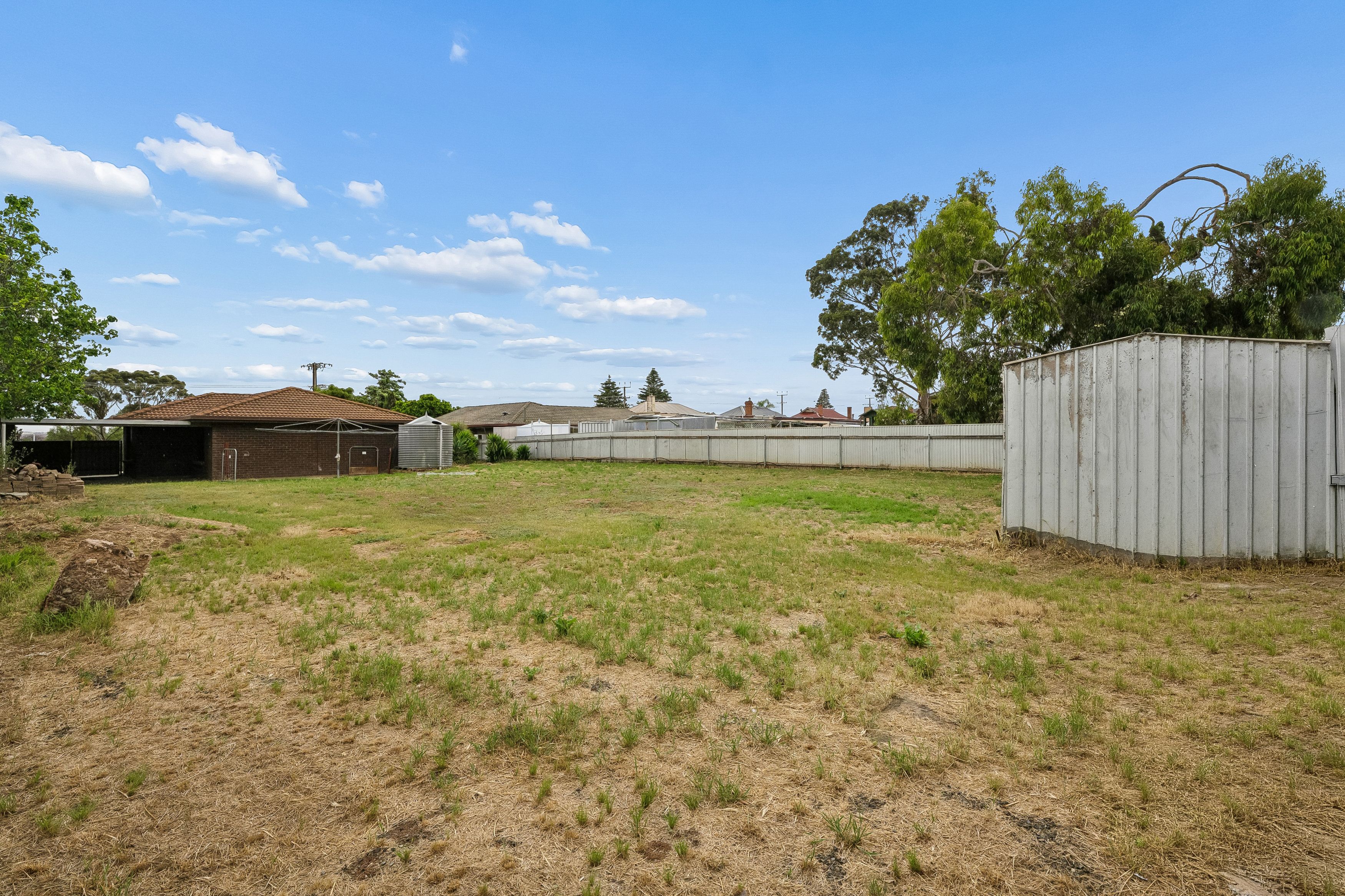 22 Caroline Street — photo 10 of 10
