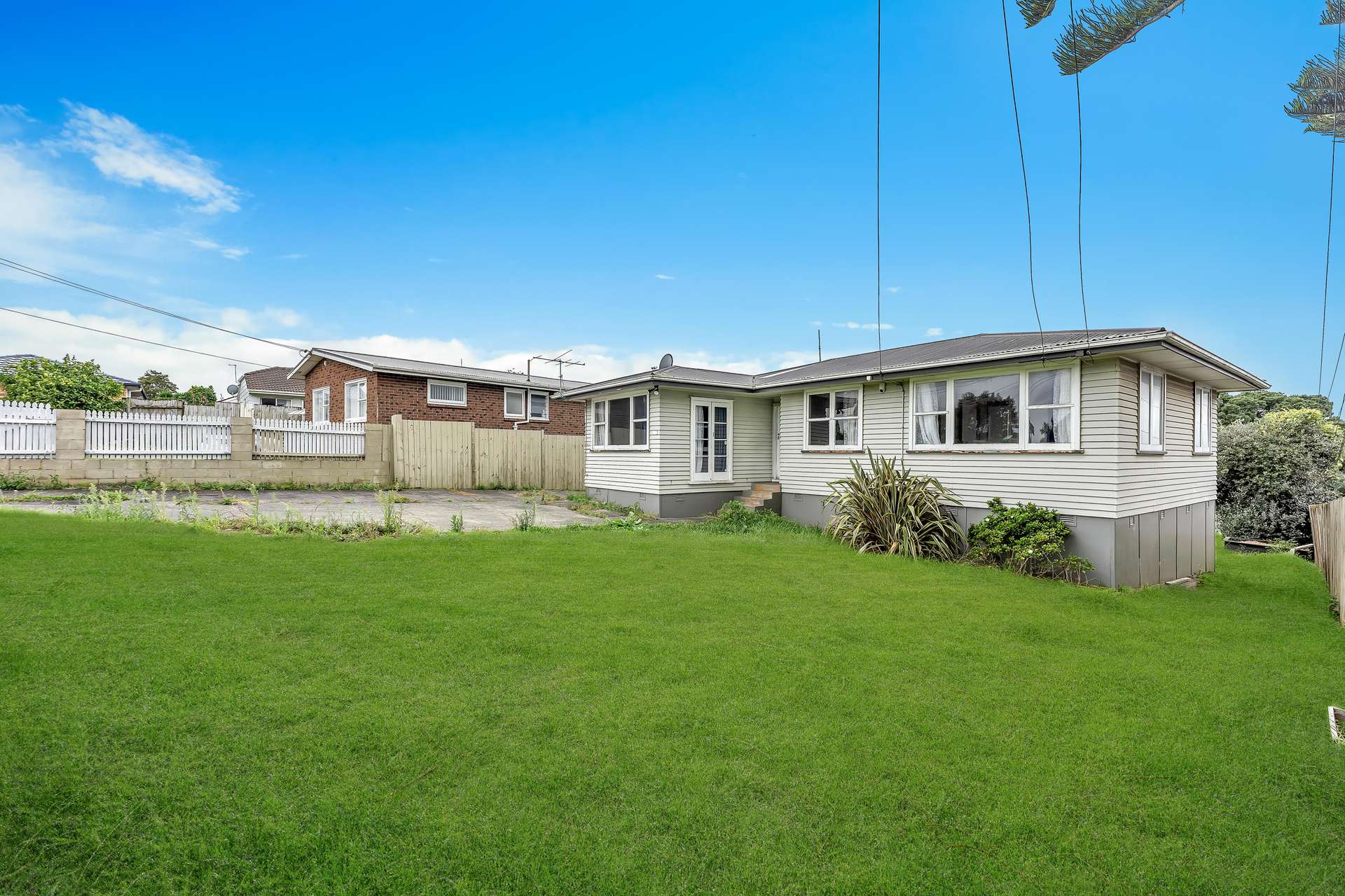 14 McLennan Road photo 1