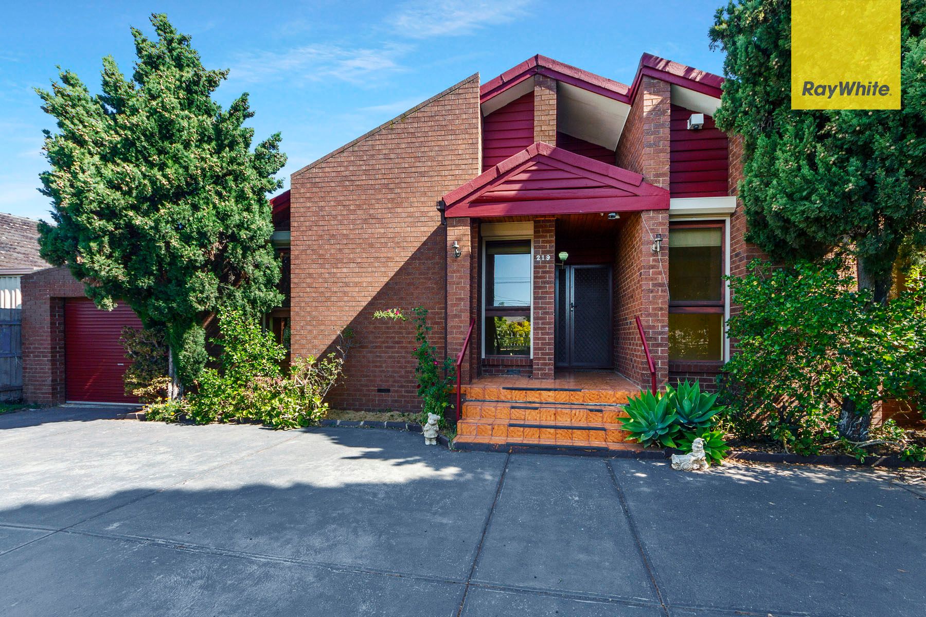 219 Main Road East, St Albans VIC 3021