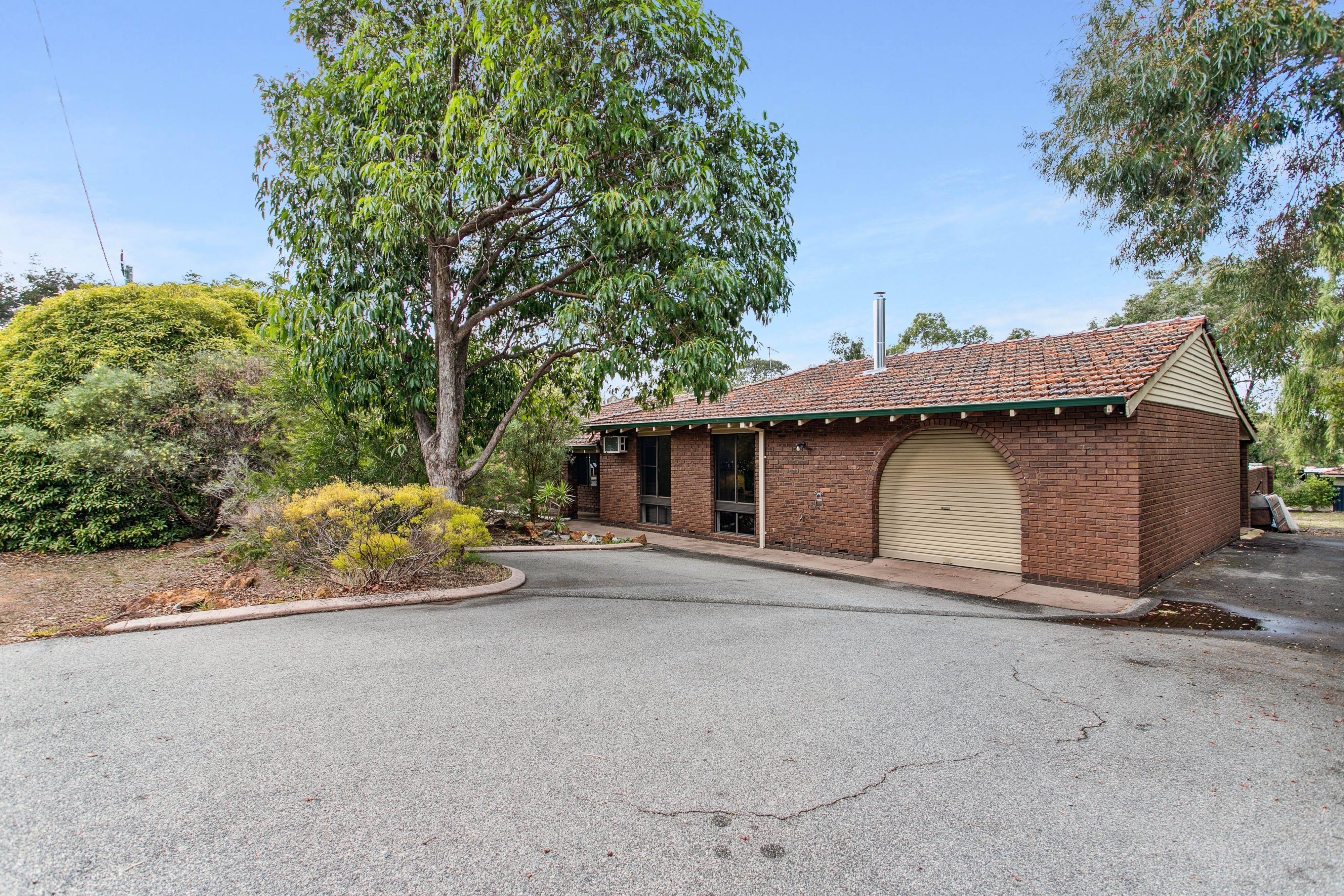 72 Sanderson Road, Lesmurdie WA 6076