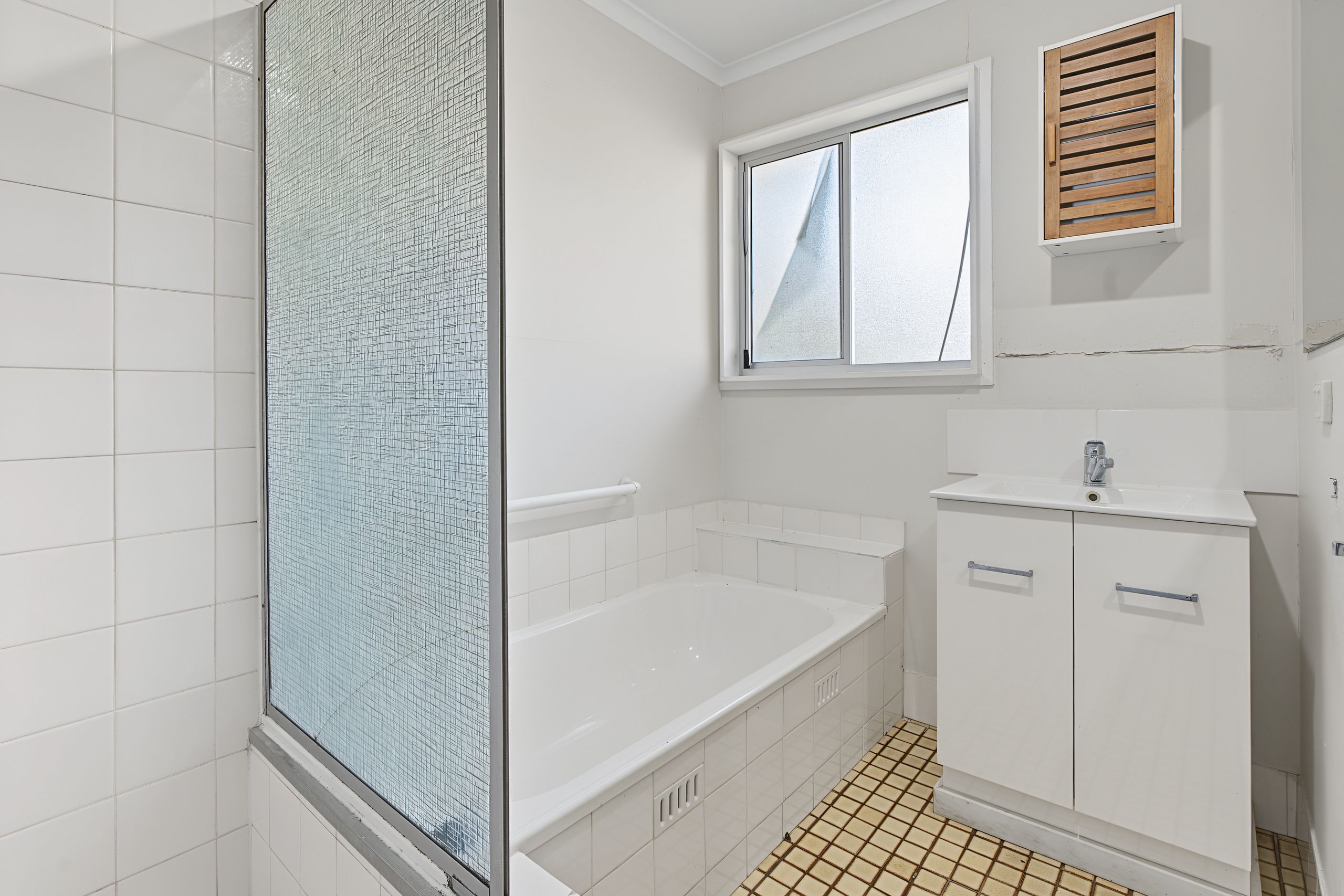 96 Kurrajong Crescent — photo 10 of 11
