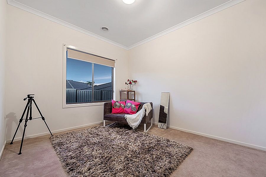 4 Iron Bridge Road, Craigieburn, VIC 3064
